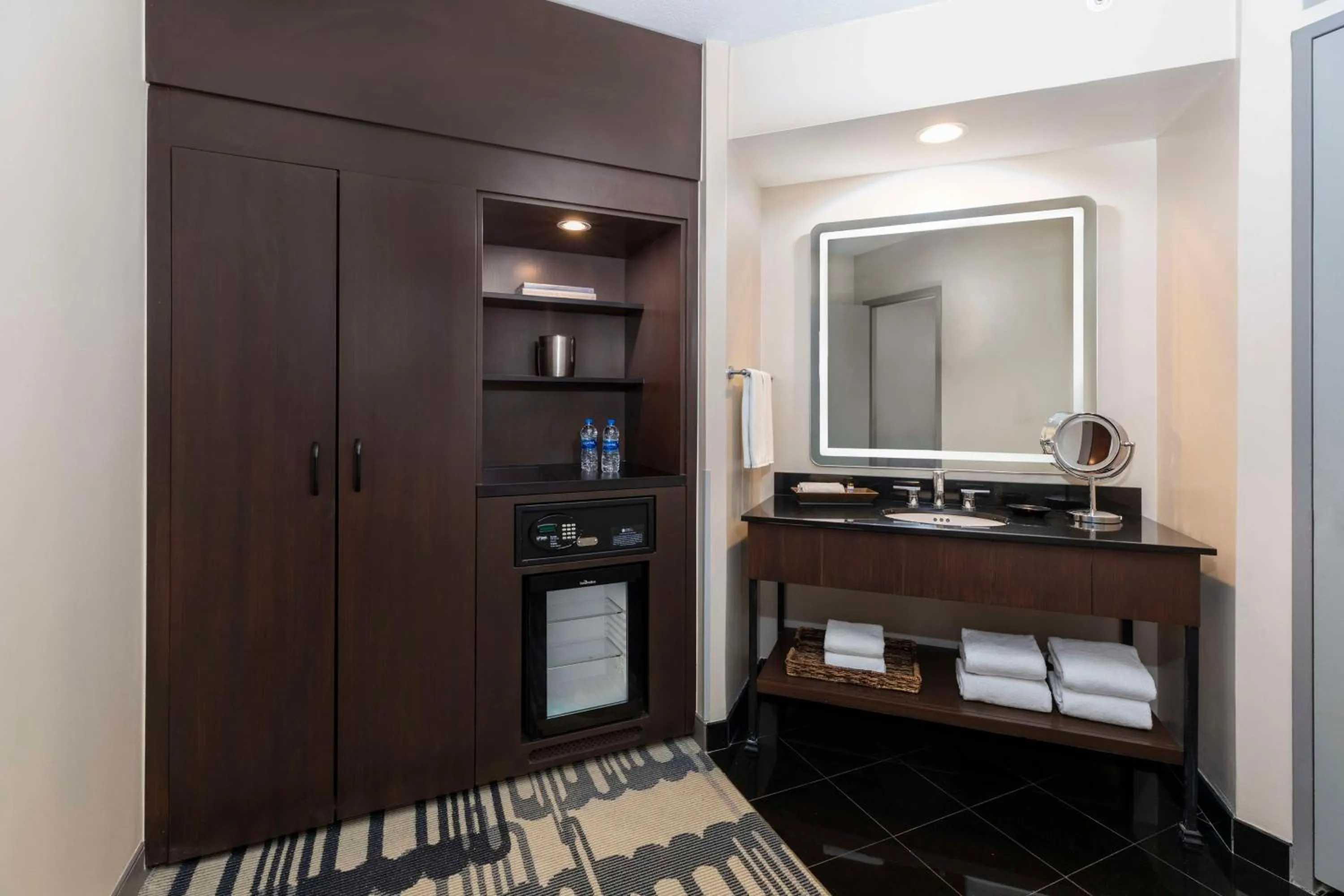 Bathroom in Hyatt Regency Houston Downtown