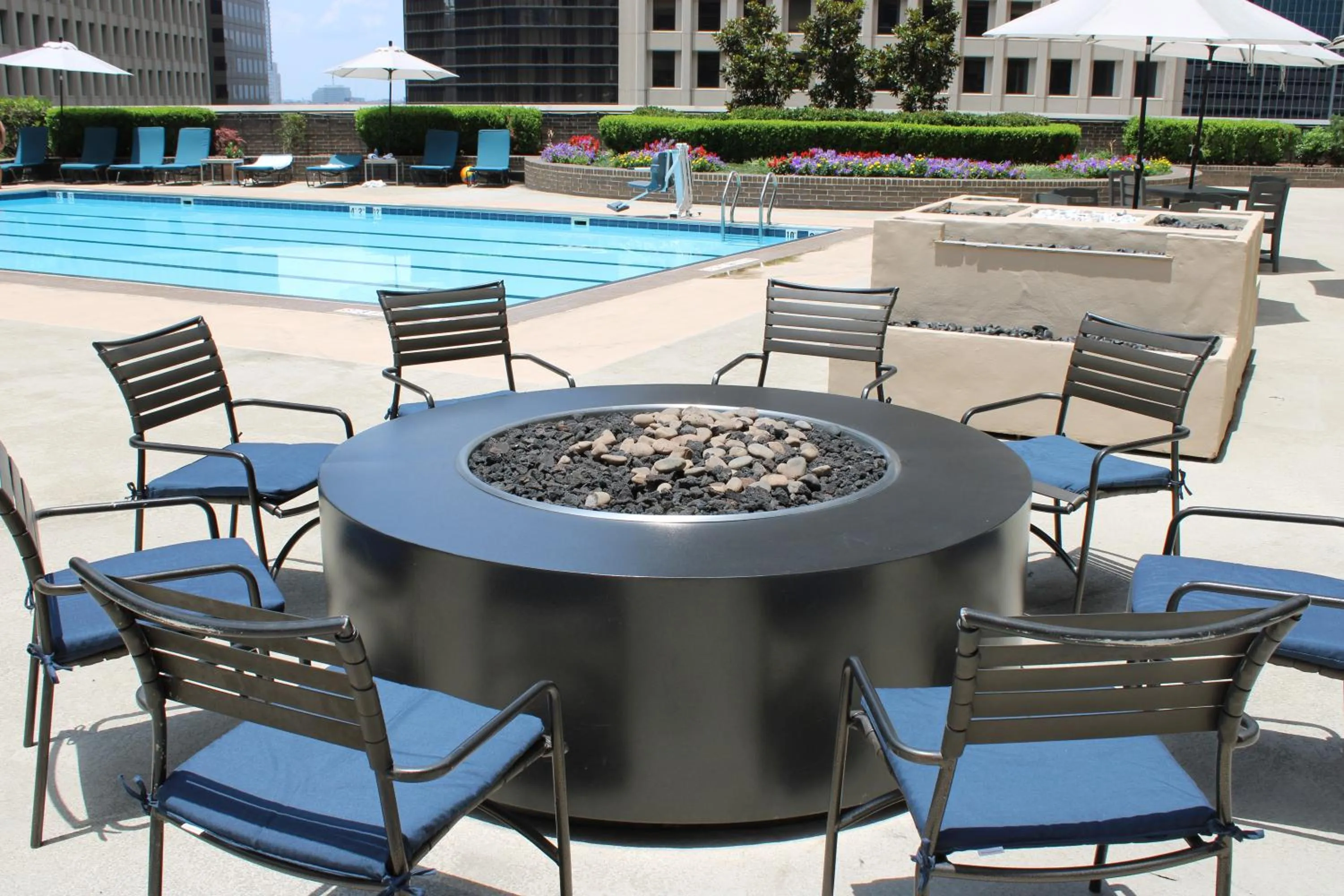 Swimming pool in Hyatt Regency Houston Downtown