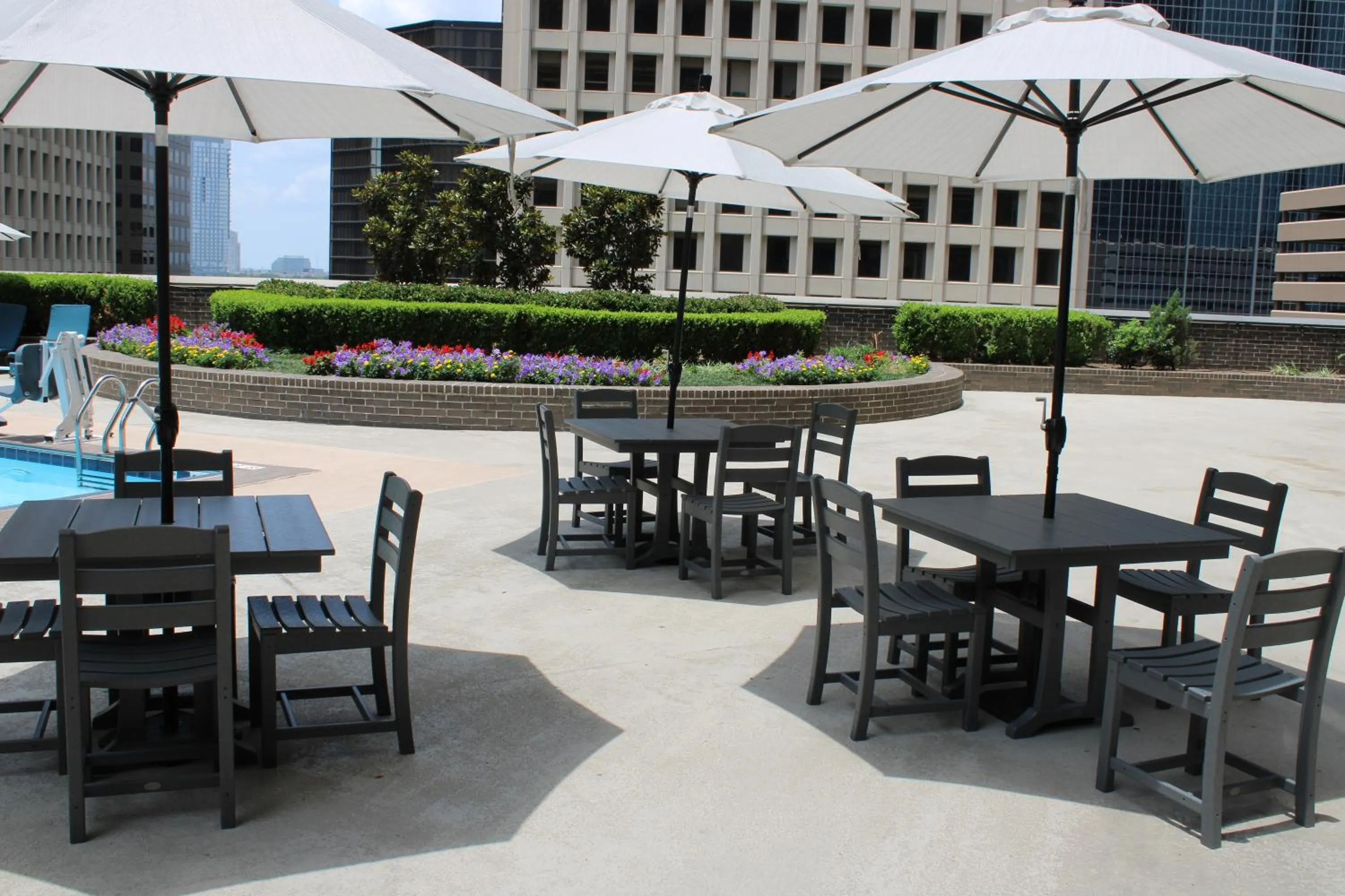 Swimming pool in Hyatt Regency Houston Downtown