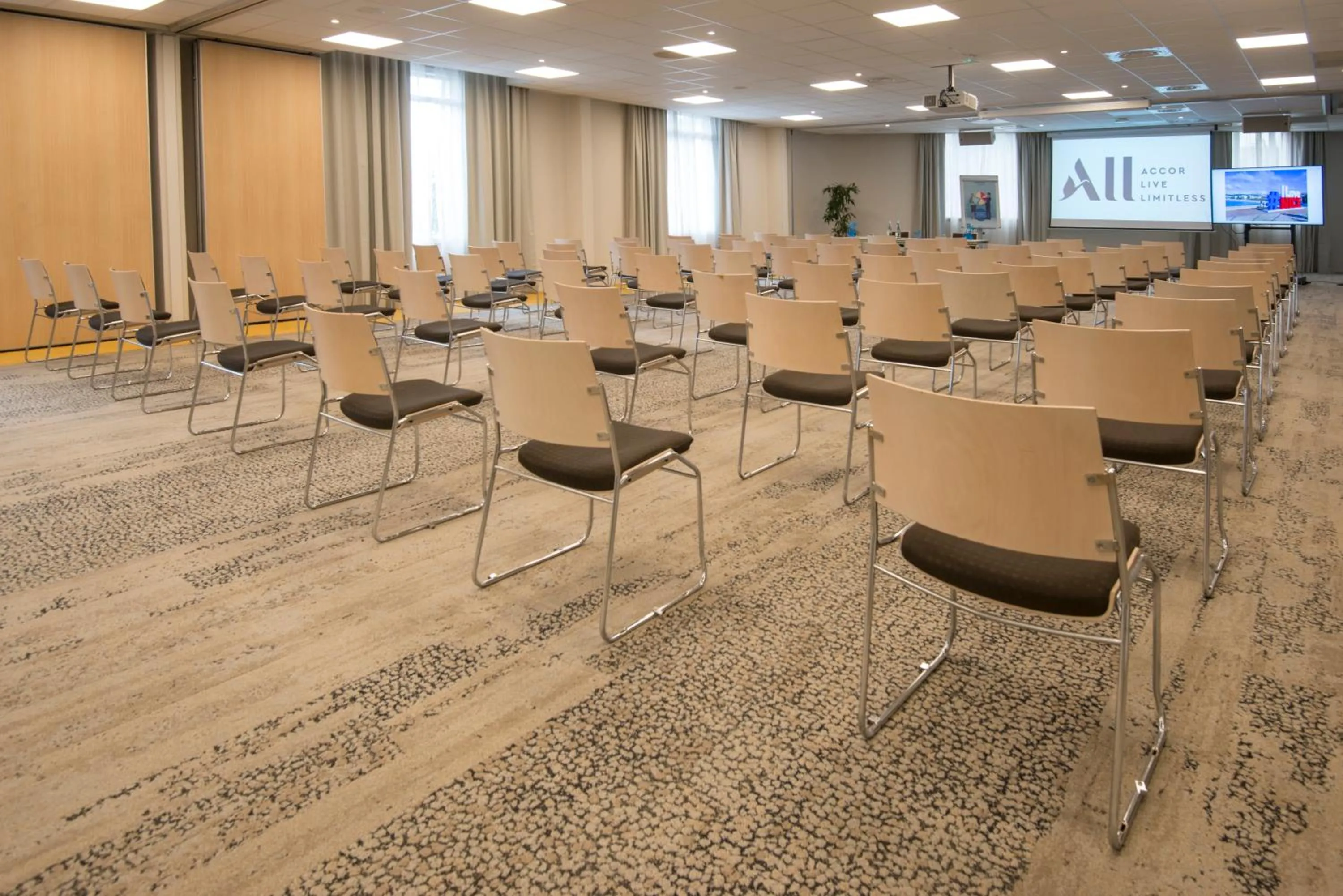 Business facilities in Novotel Nice Arenas Aeroport
