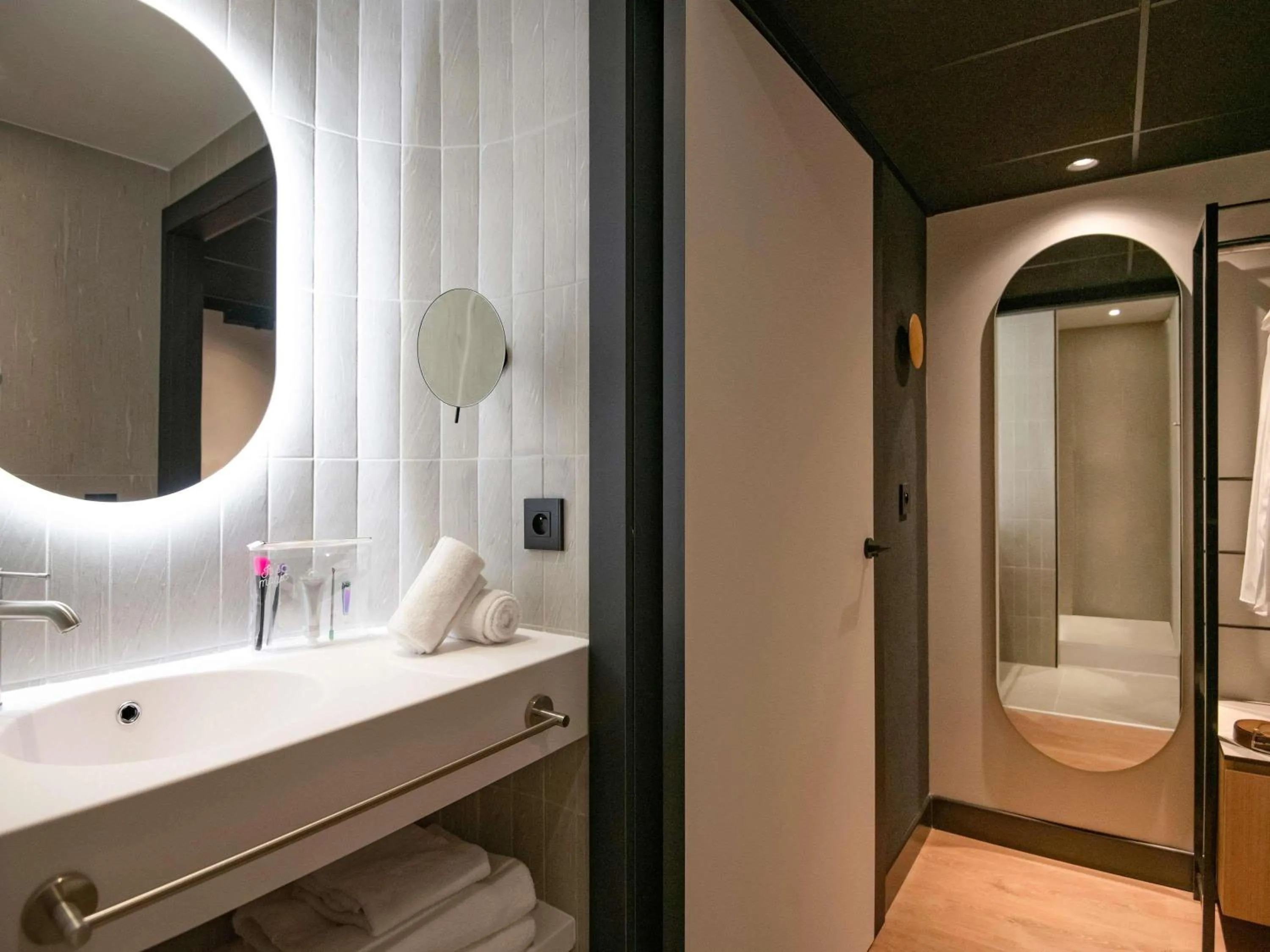 Bedroom in Novotel Nice Arenas Aeroport