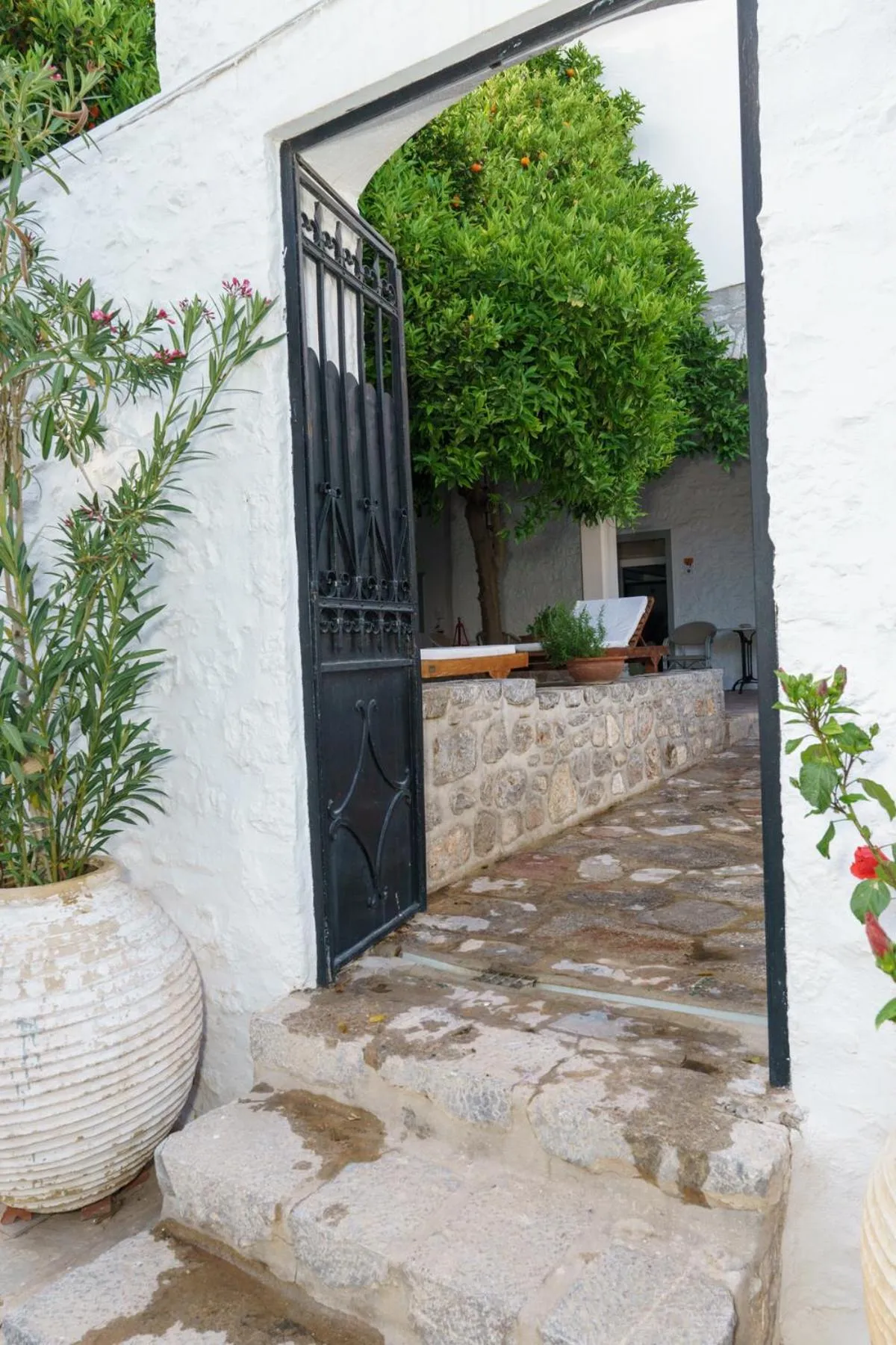 Facade/entrance in LIVIN Hydra Garden Suite