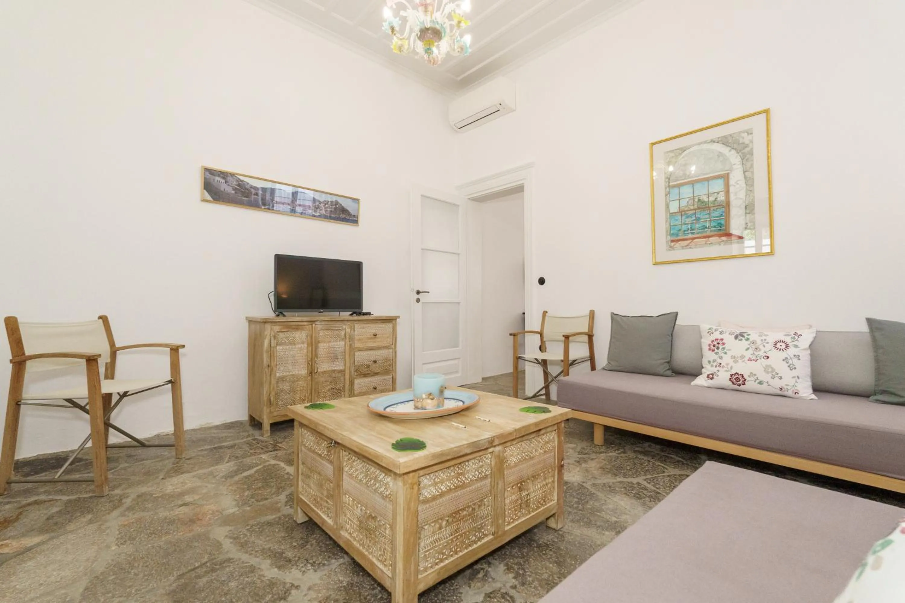 TV and multimedia in LIVIN Hydra Garden Suite