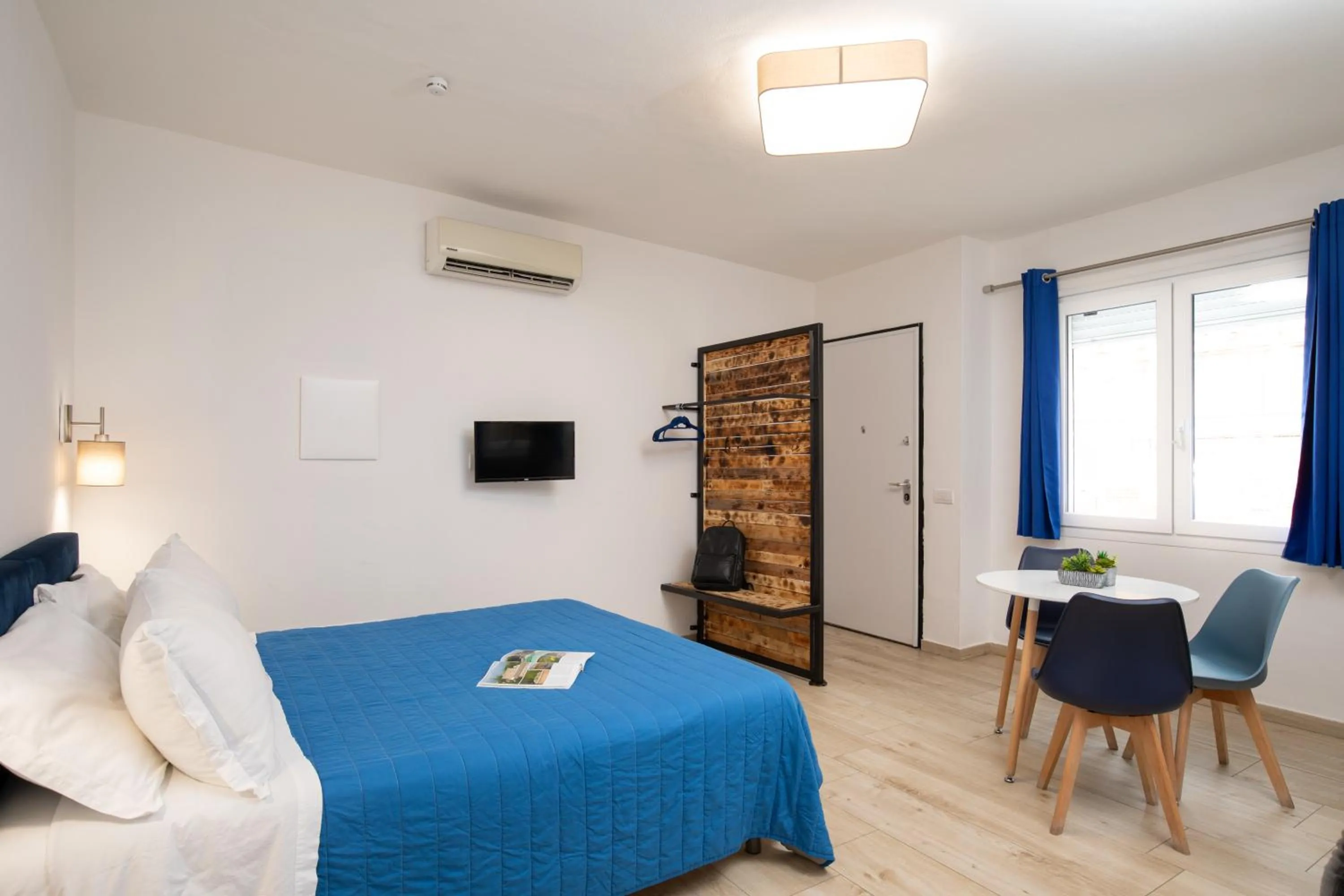 Photo of the whole room, Bed in OlbiaLoft