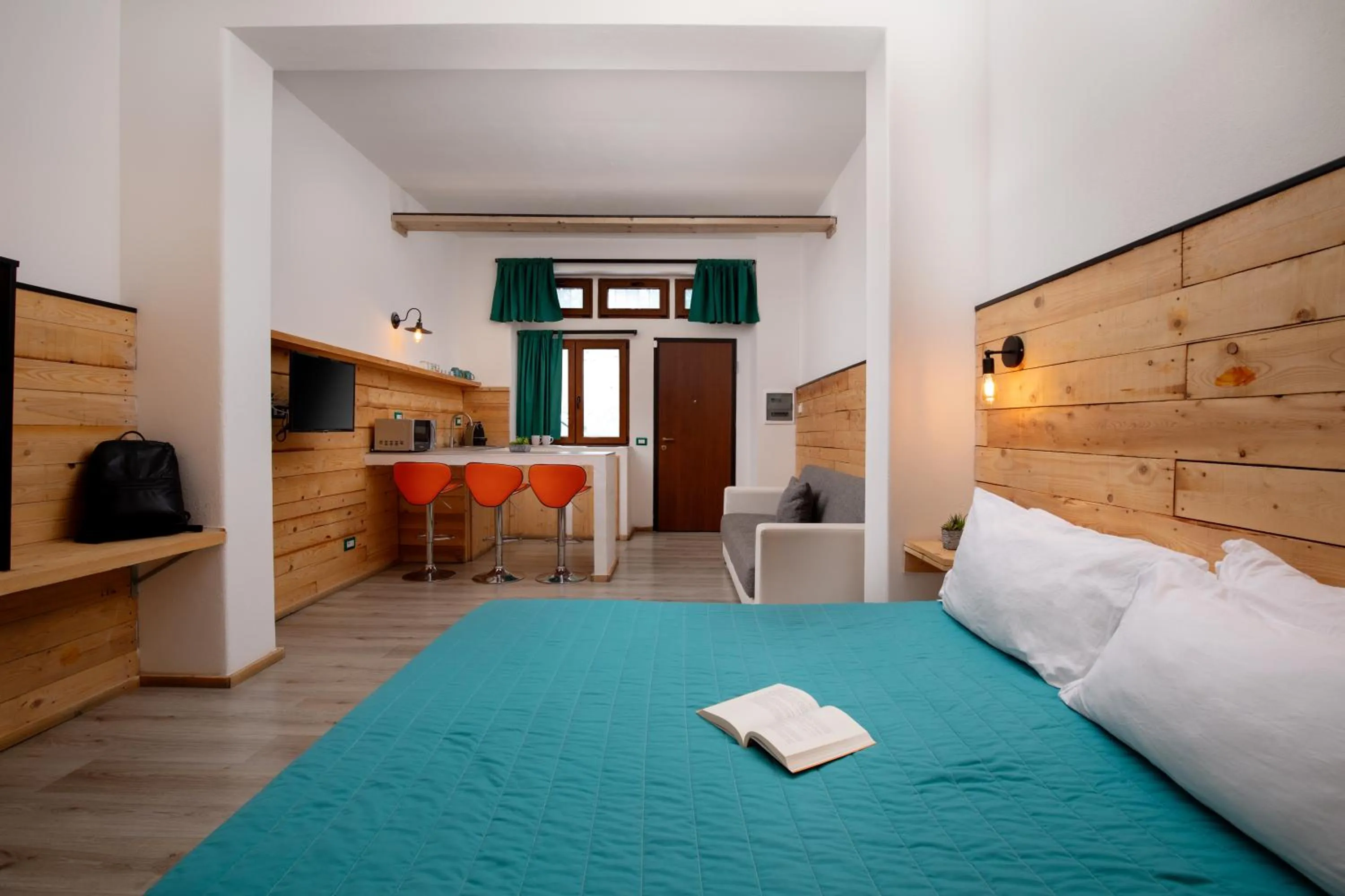 Photo of the whole room, Bed in OlbiaLoft