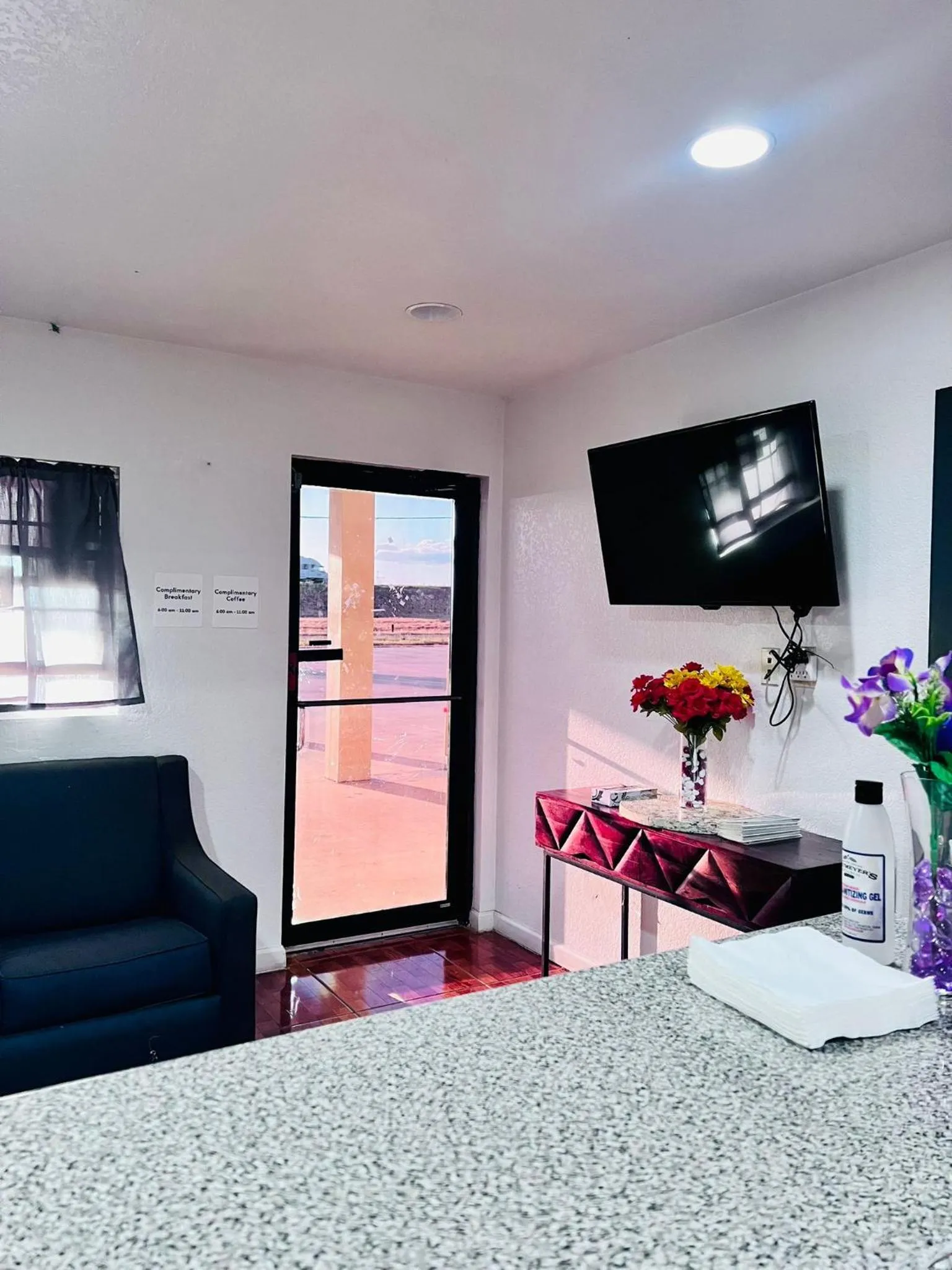 Lobby or reception in OYO Garden Inn and Suites Pearsall I-35 East