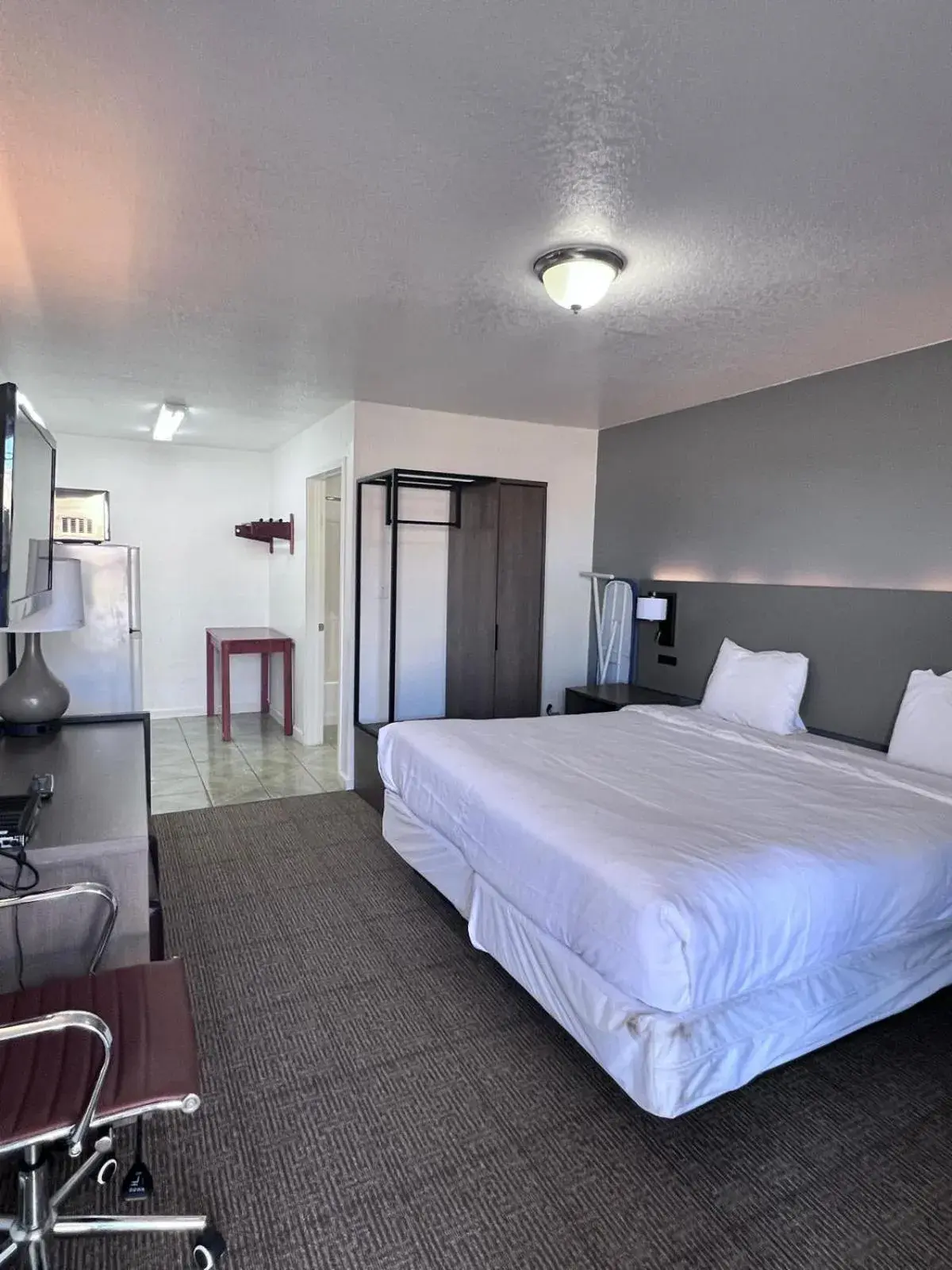 Premium King Bed with Kitchenette in OYO Garden Inn and Suites Pearsall I-35 East Premium King Bed with Kitchenette in OYO Garden Inn and Suites Pearsall I-35 East