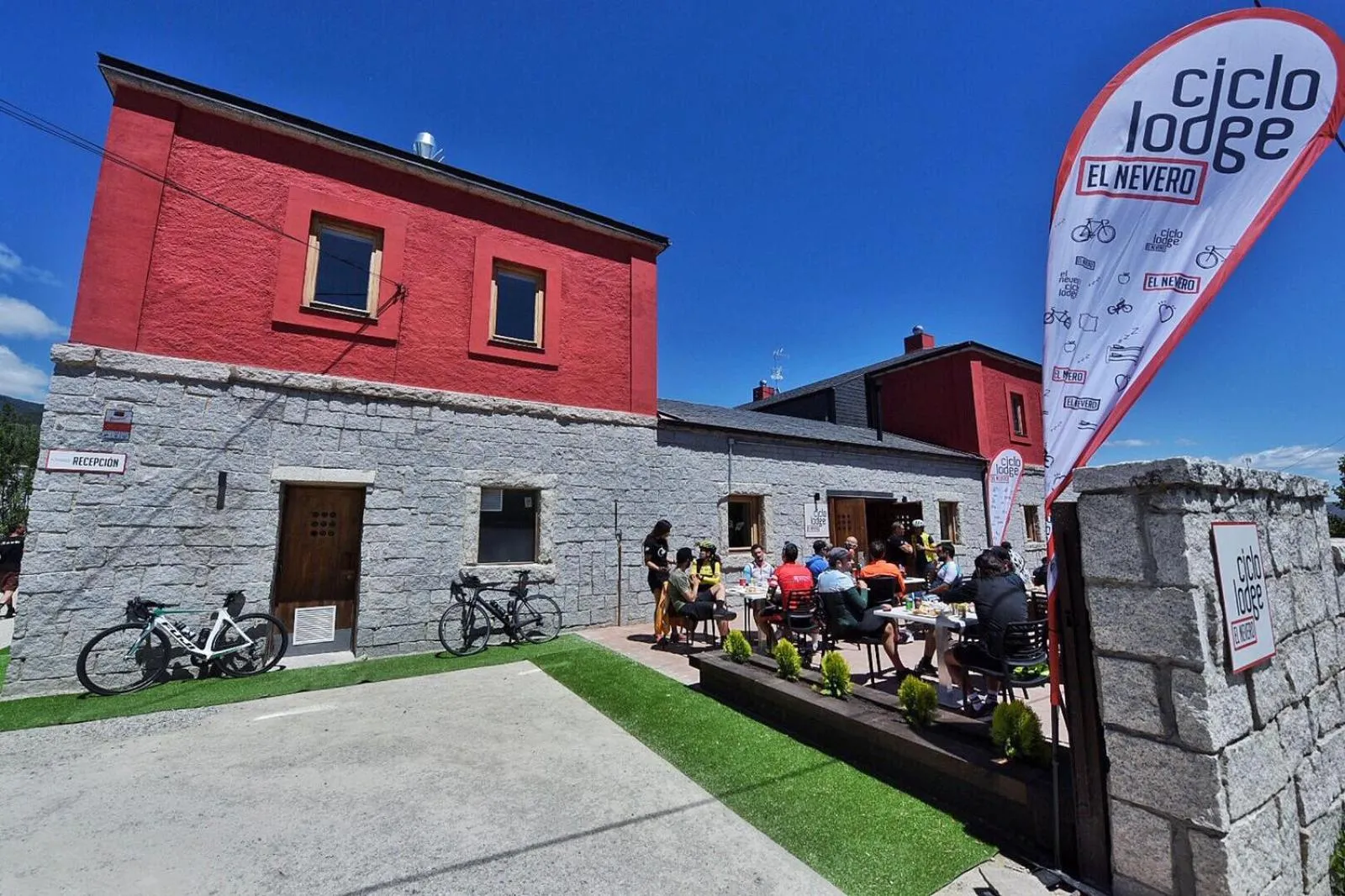 People in CicloLodge