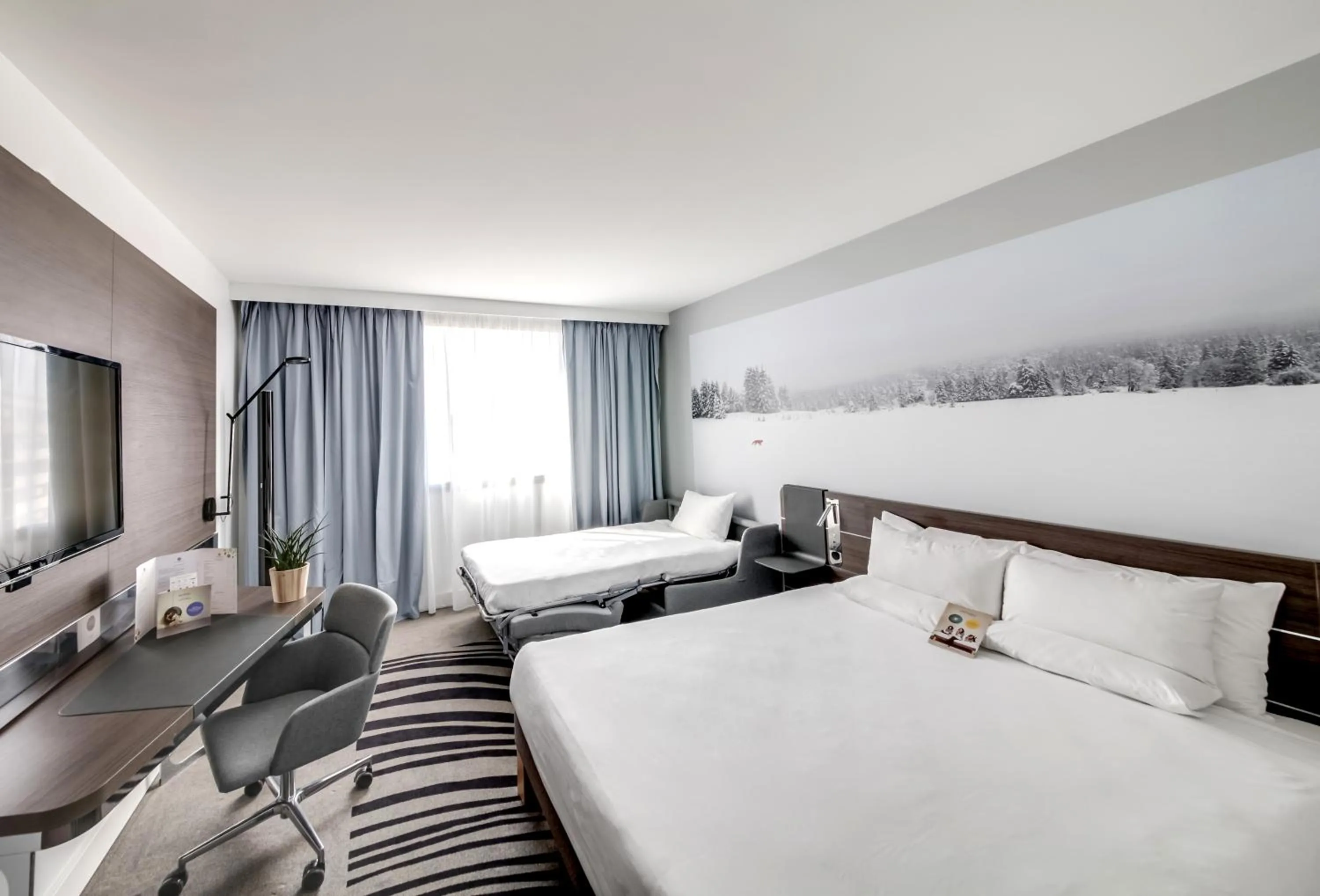 Photo of the whole room, Bed in Novotel Paris Centre Gare Montparnasse