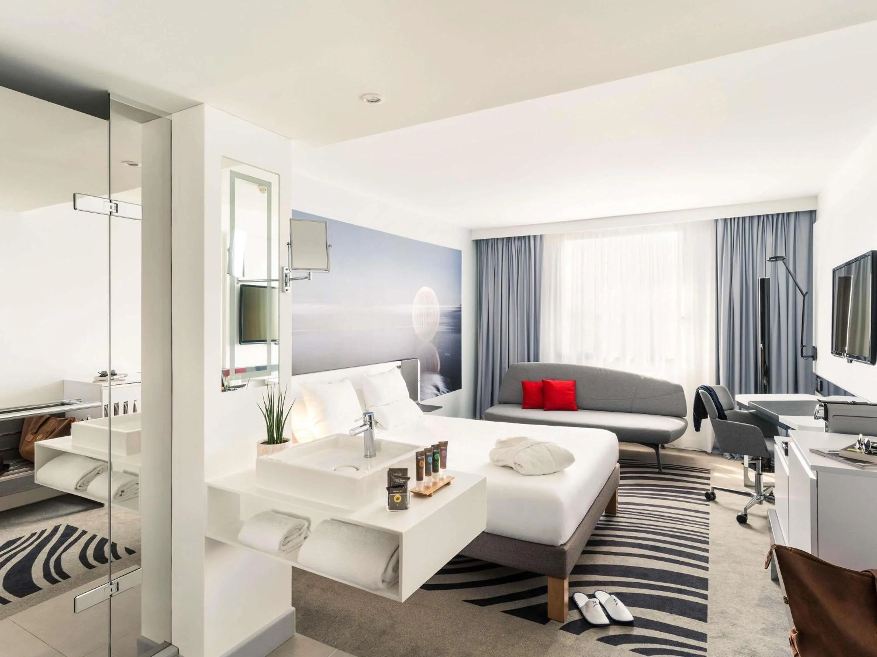 Bedroom, Bed in Novotel Paris Centre Gare Montparnasse