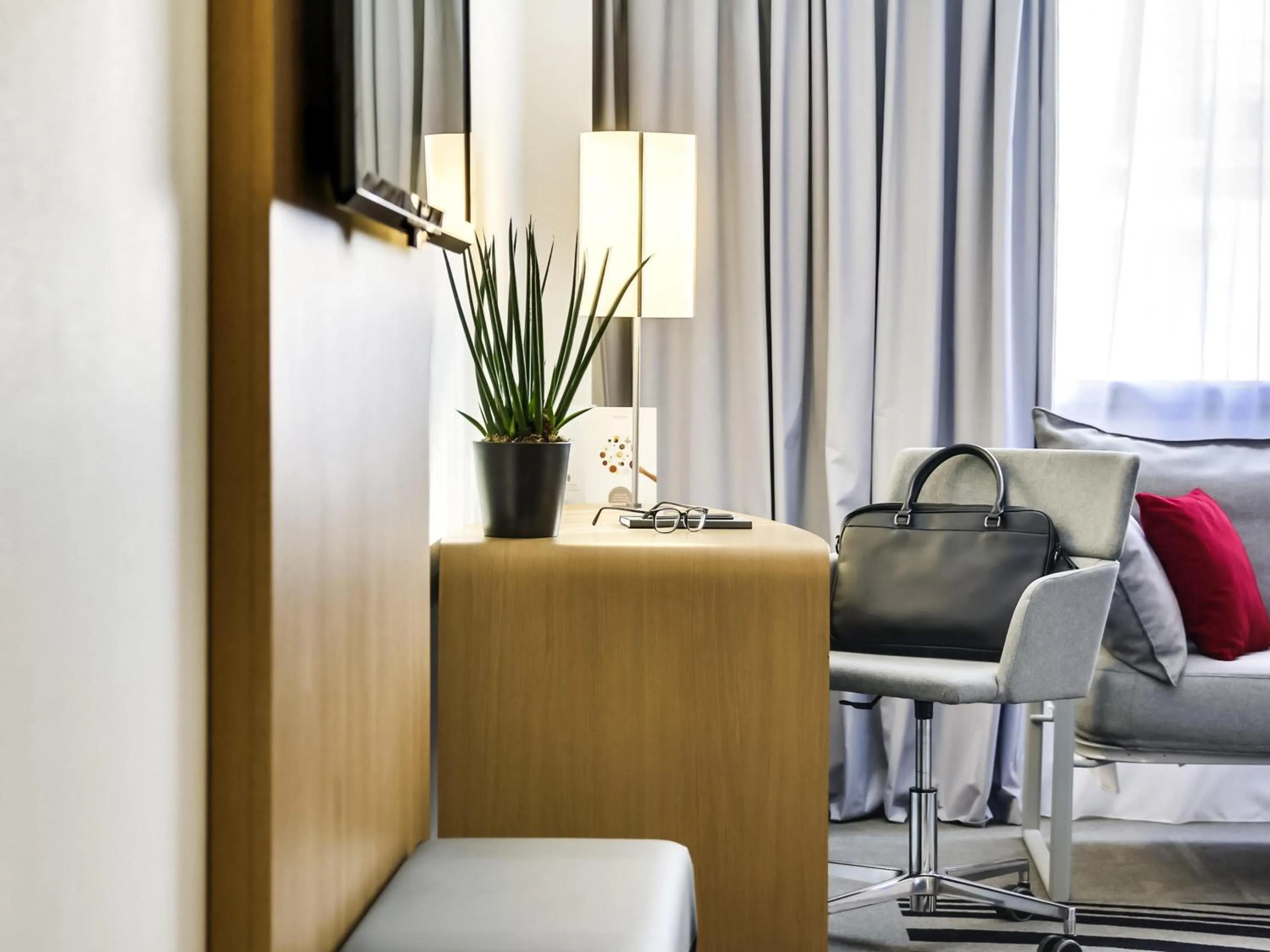 Bedroom in Novotel Paris Centre Gare Montparnasse