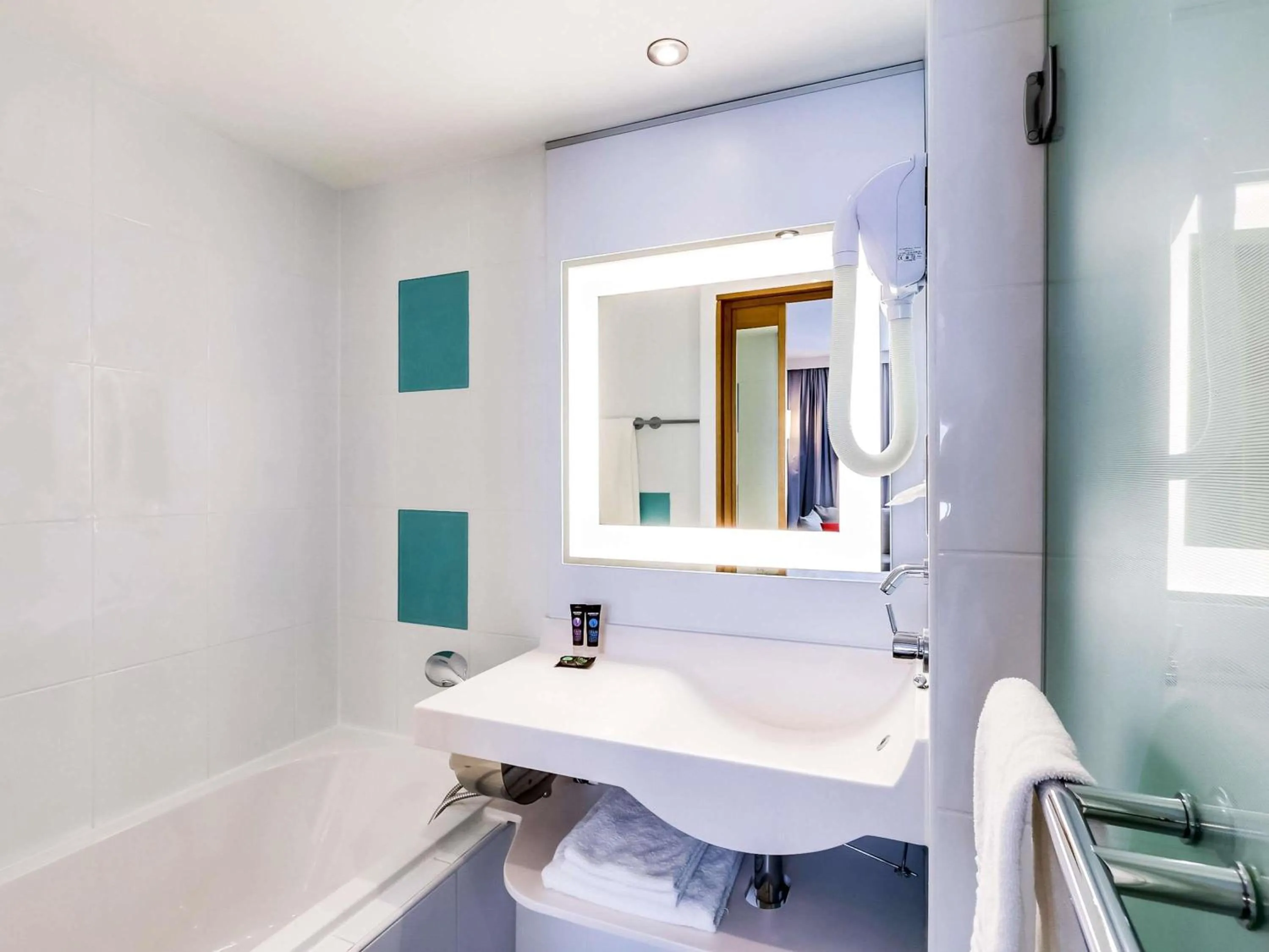 Bedroom in Novotel Paris Centre Gare Montparnasse