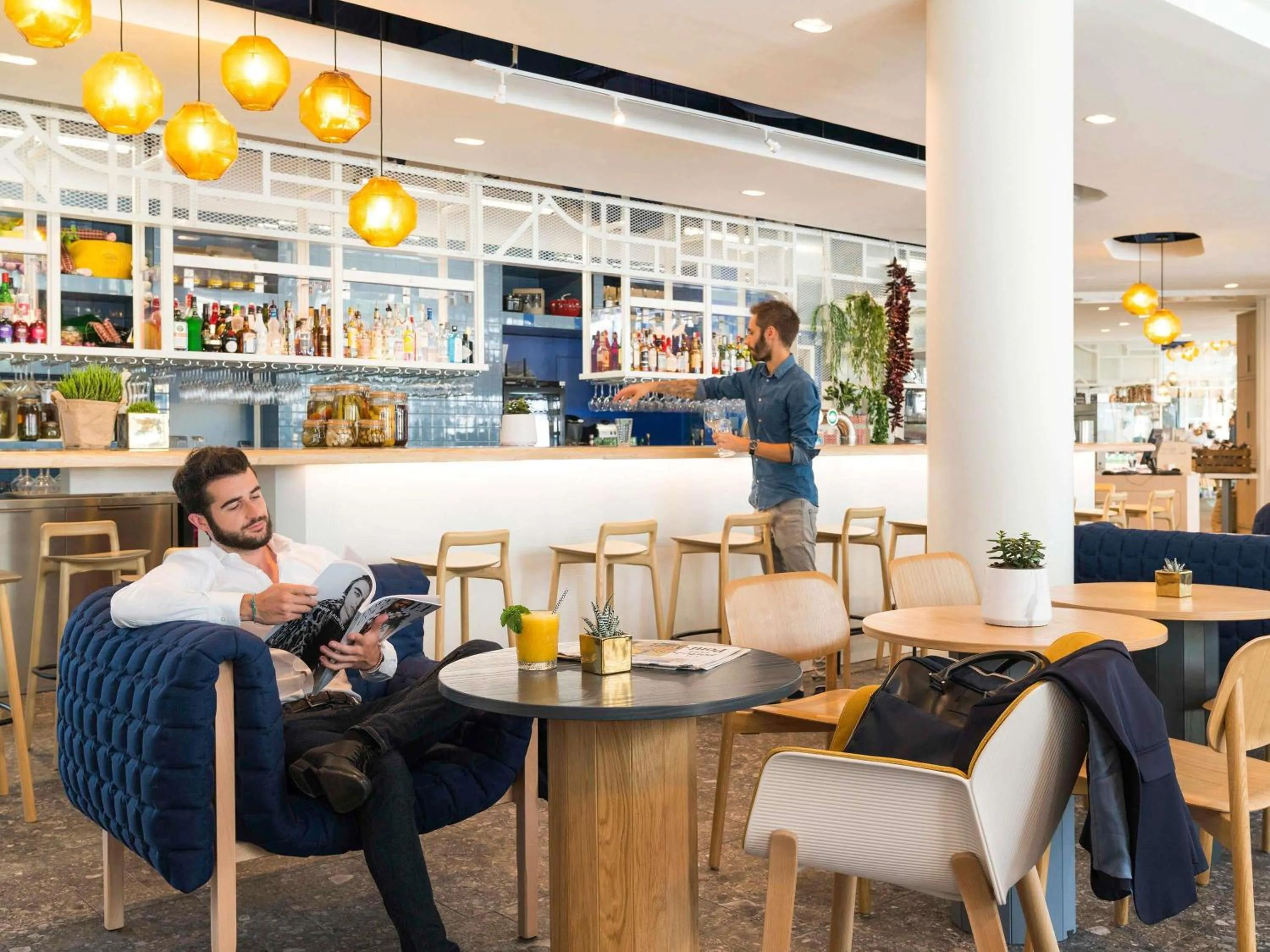 Lounge or bar in Novotel Paris Centre Gare Montparnasse