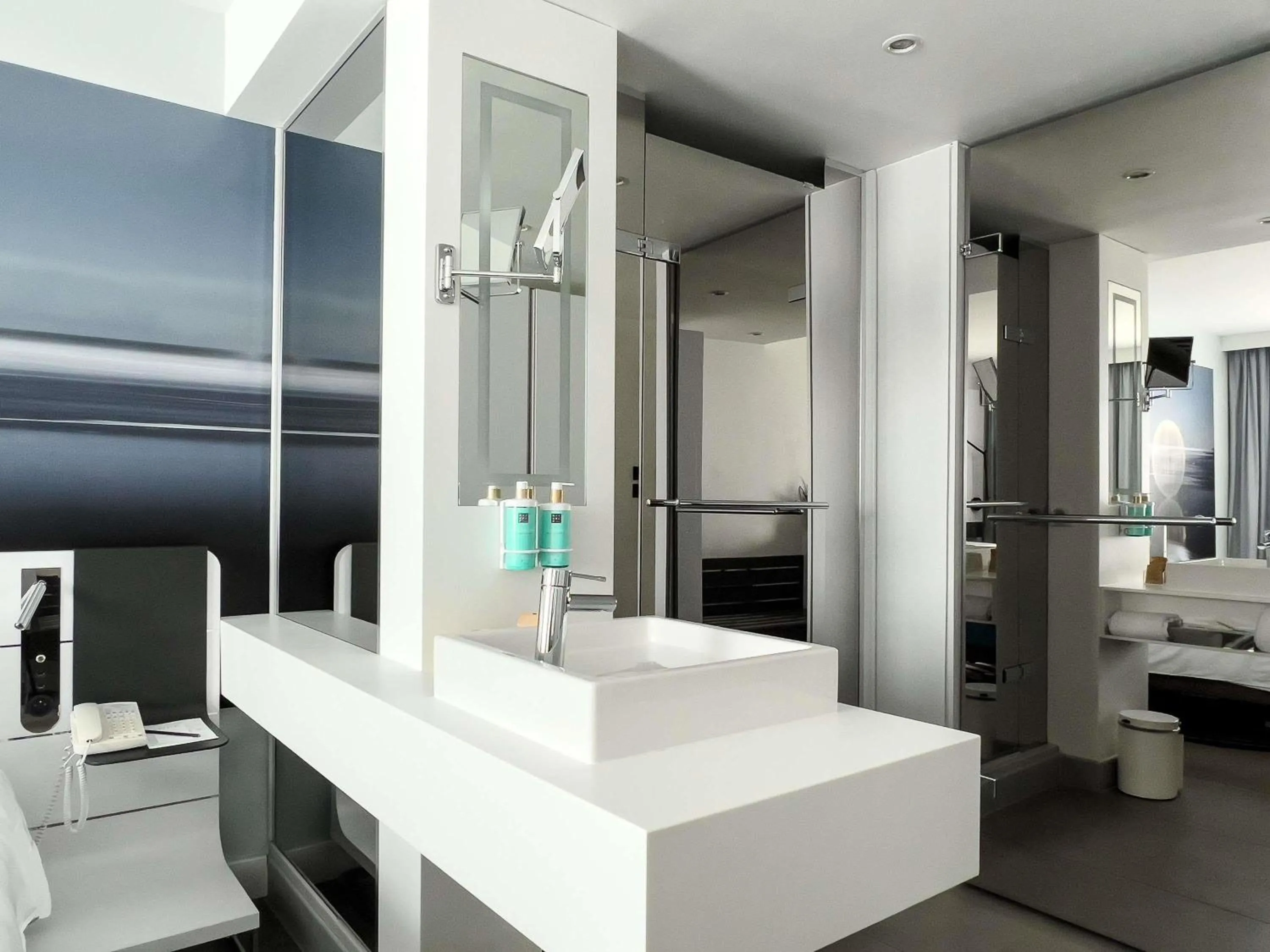 Bedroom in Novotel Paris Centre Gare Montparnasse