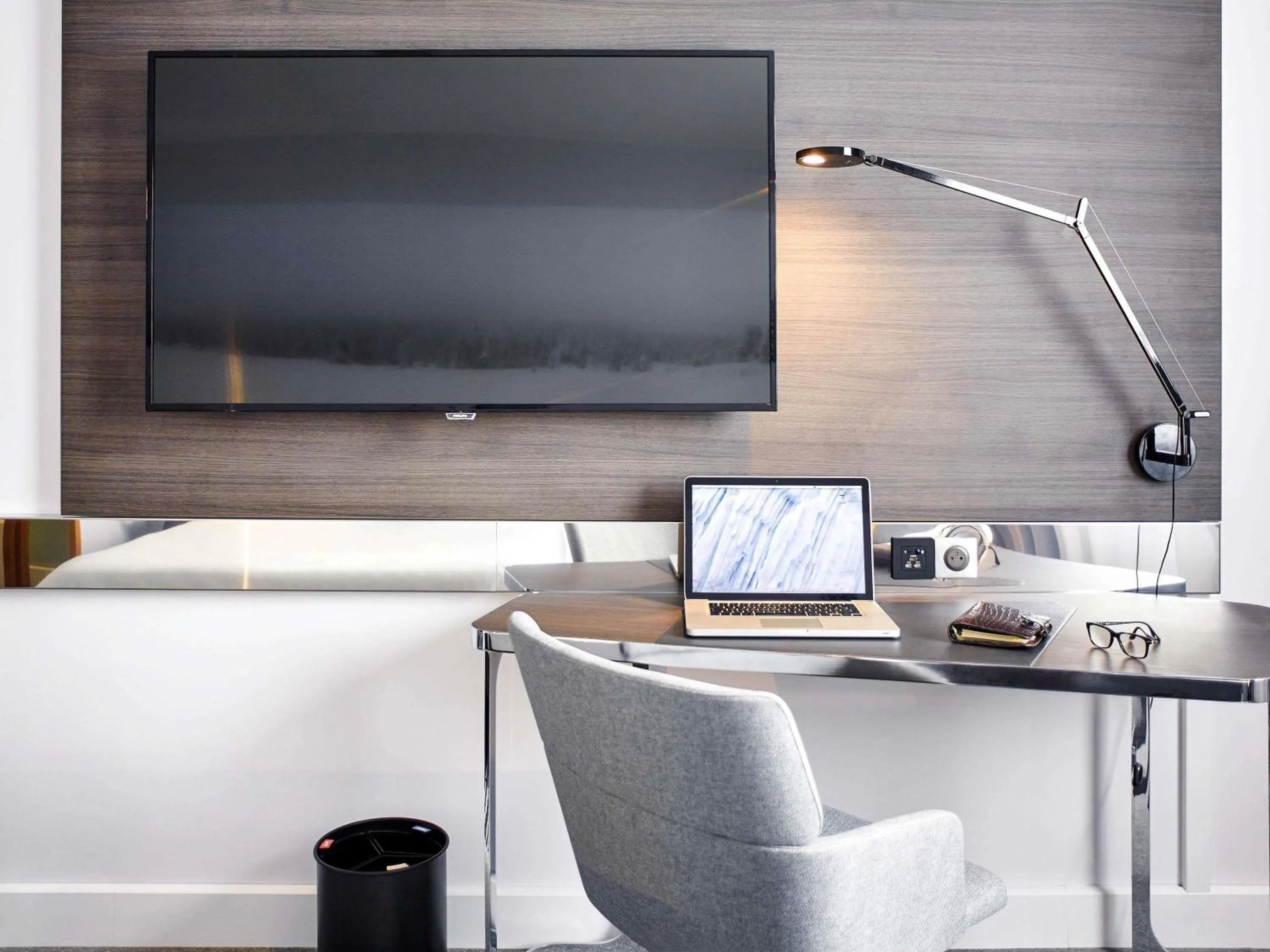 Bedroom in Novotel Paris Centre Gare Montparnasse