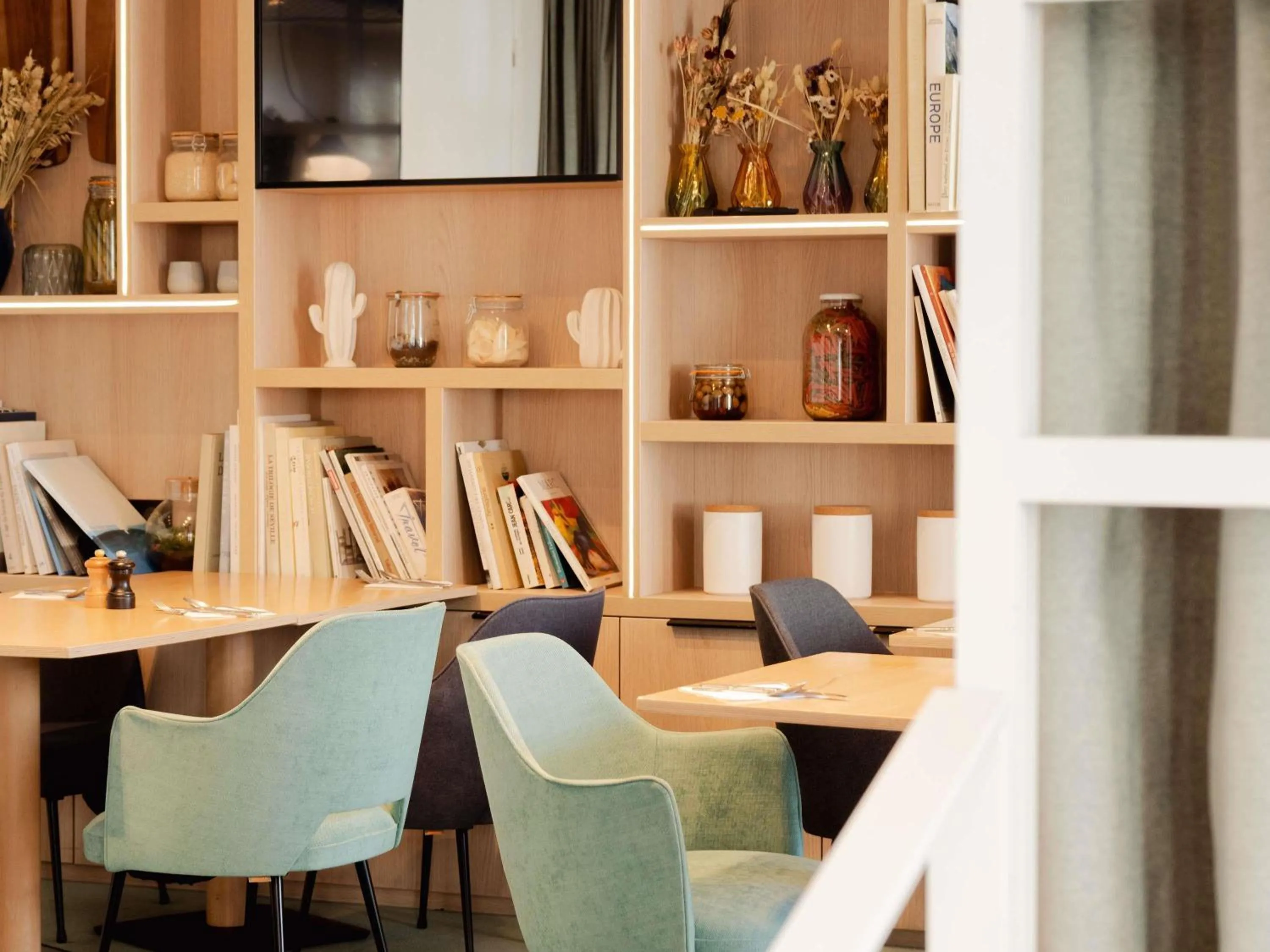 Restaurant/places to eat in Novotel Paris Centre Gare Montparnasse