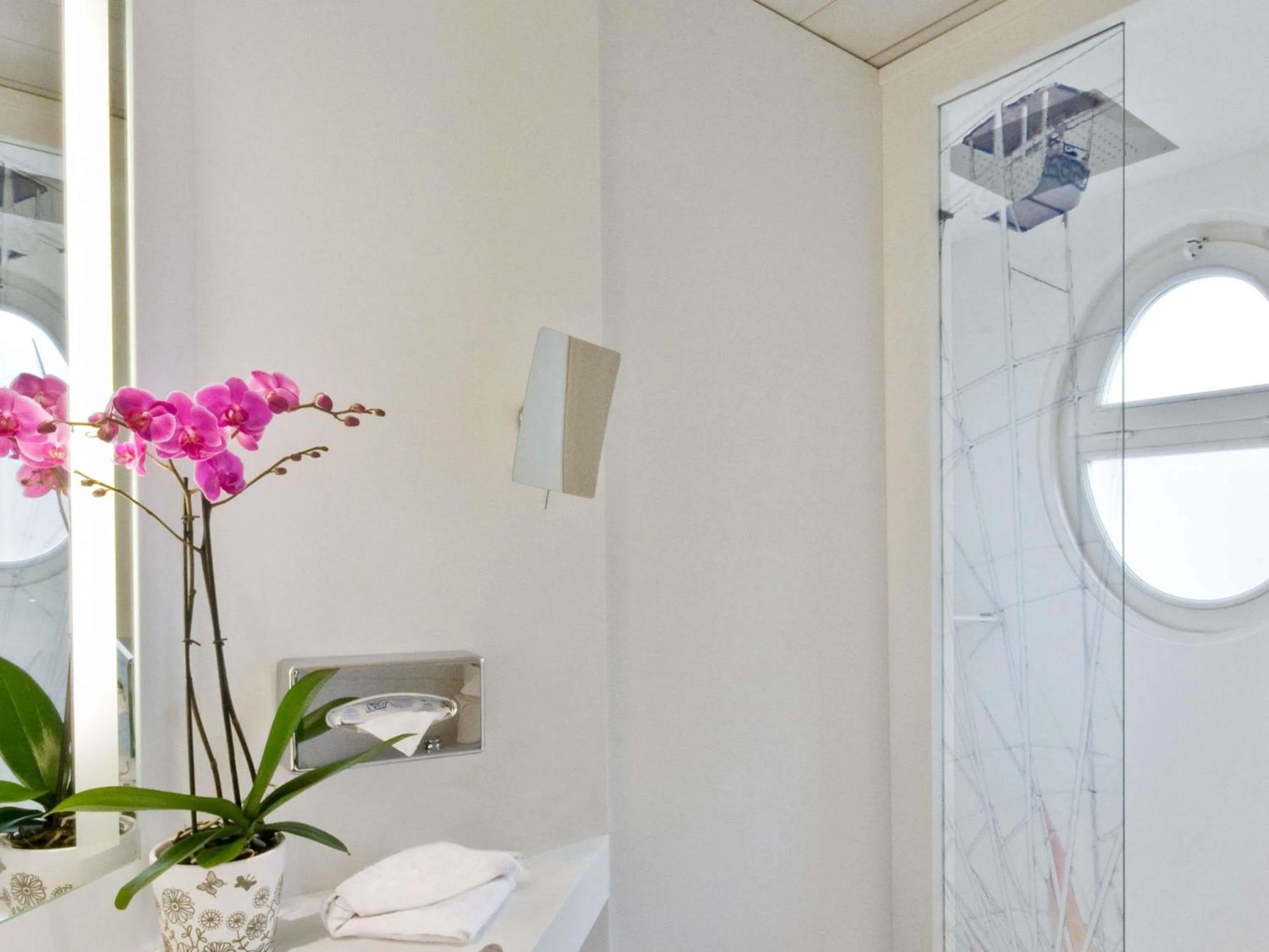 Bedroom in Mercure Nice Centre Grimaldi