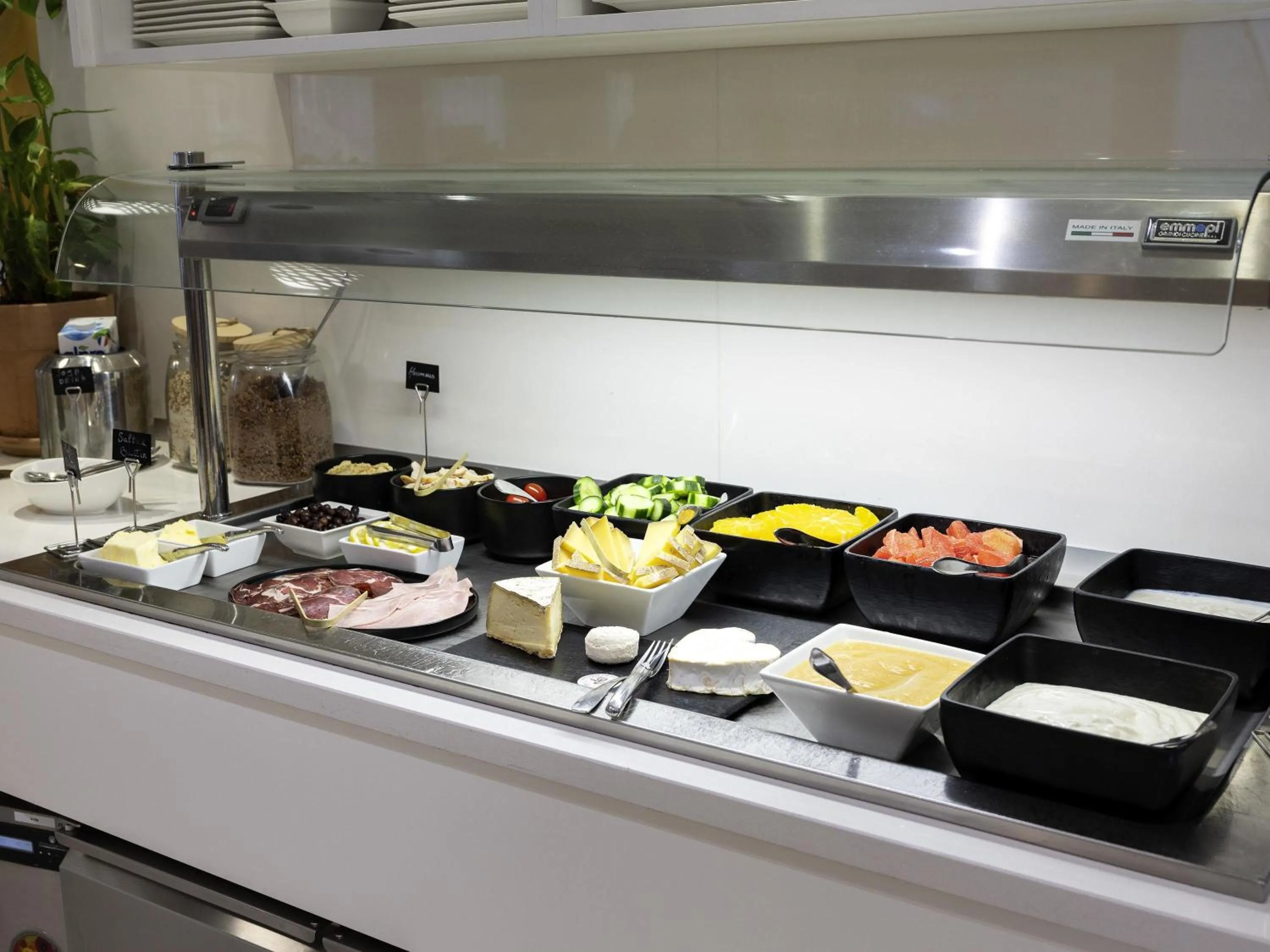 Breakfast in Mercure Nice Centre Grimaldi