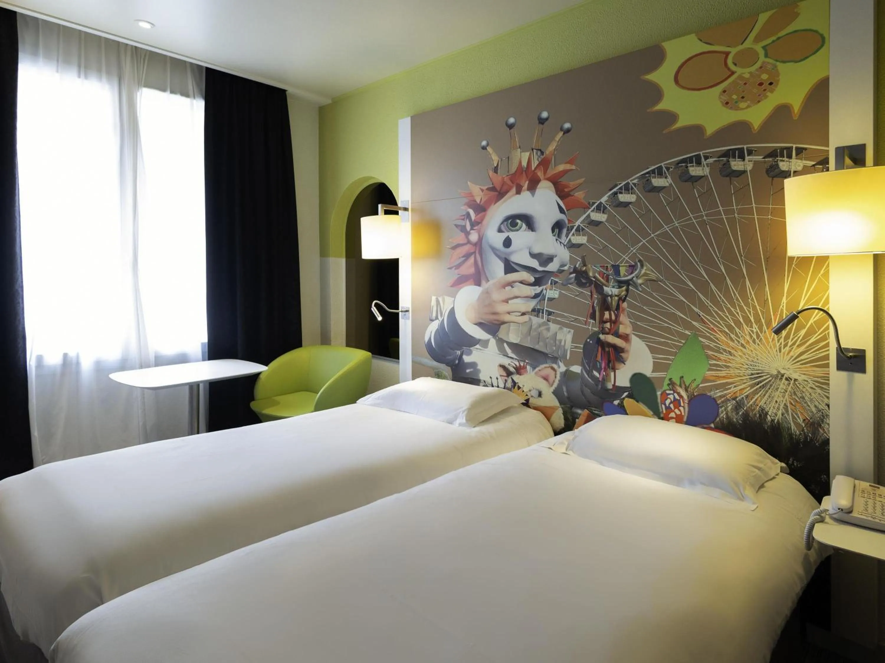 Bedroom, Bed in Mercure Nice Centre Grimaldi