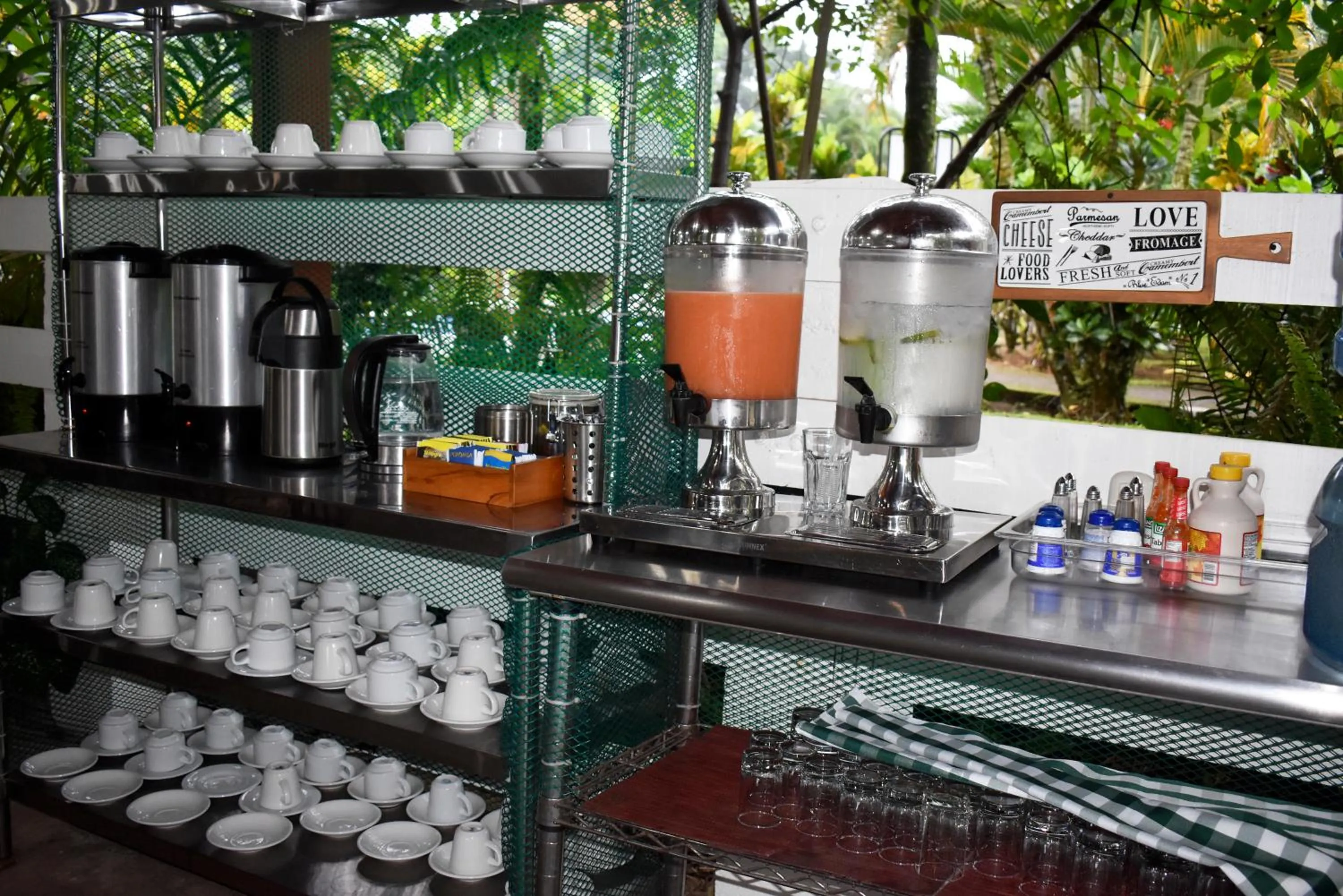 Buffet breakfast in Hotel Arenal Country Inn