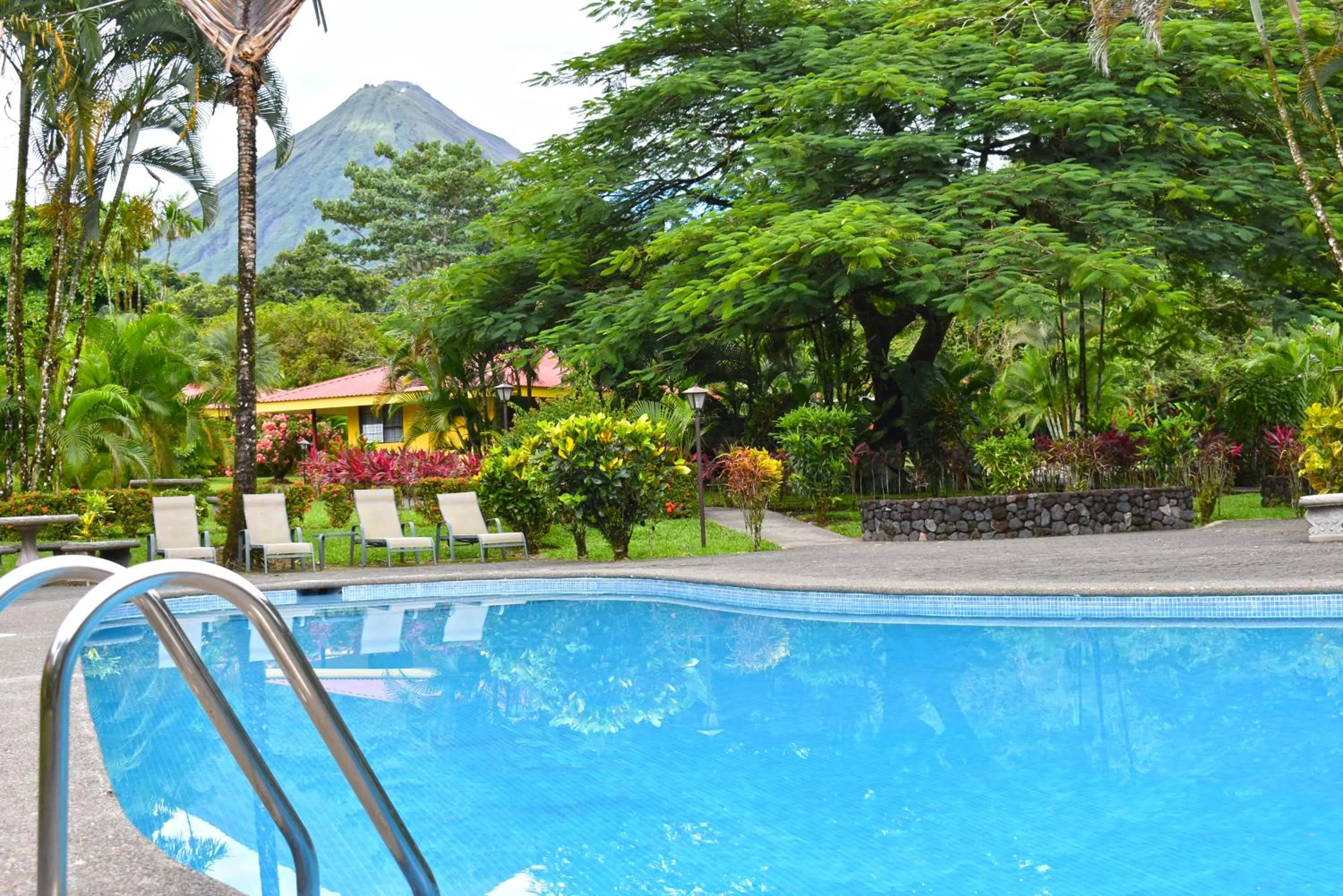 Pool view in Hotel Arenal Country Inn