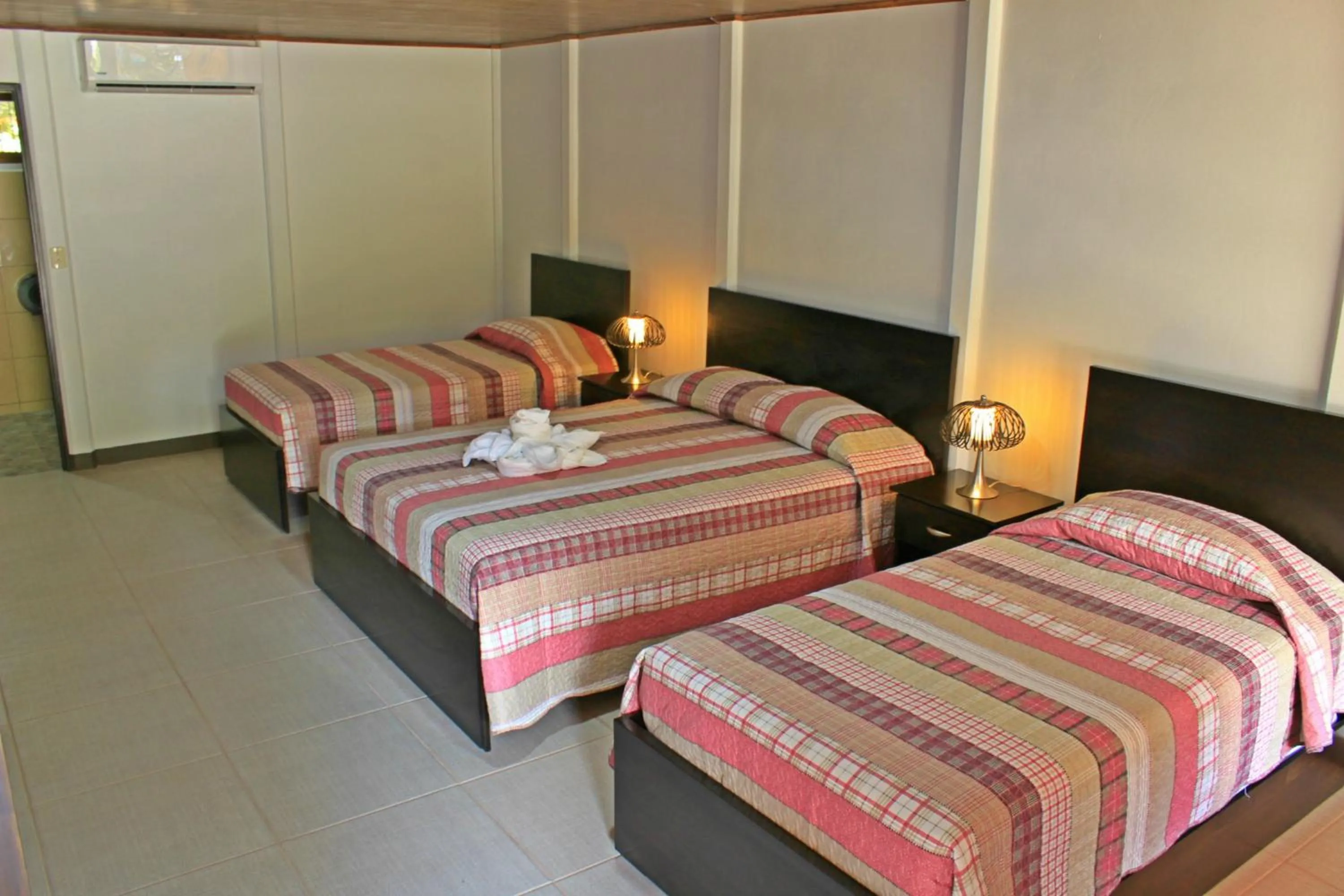 Bed in Hotel Arenal Country Inn