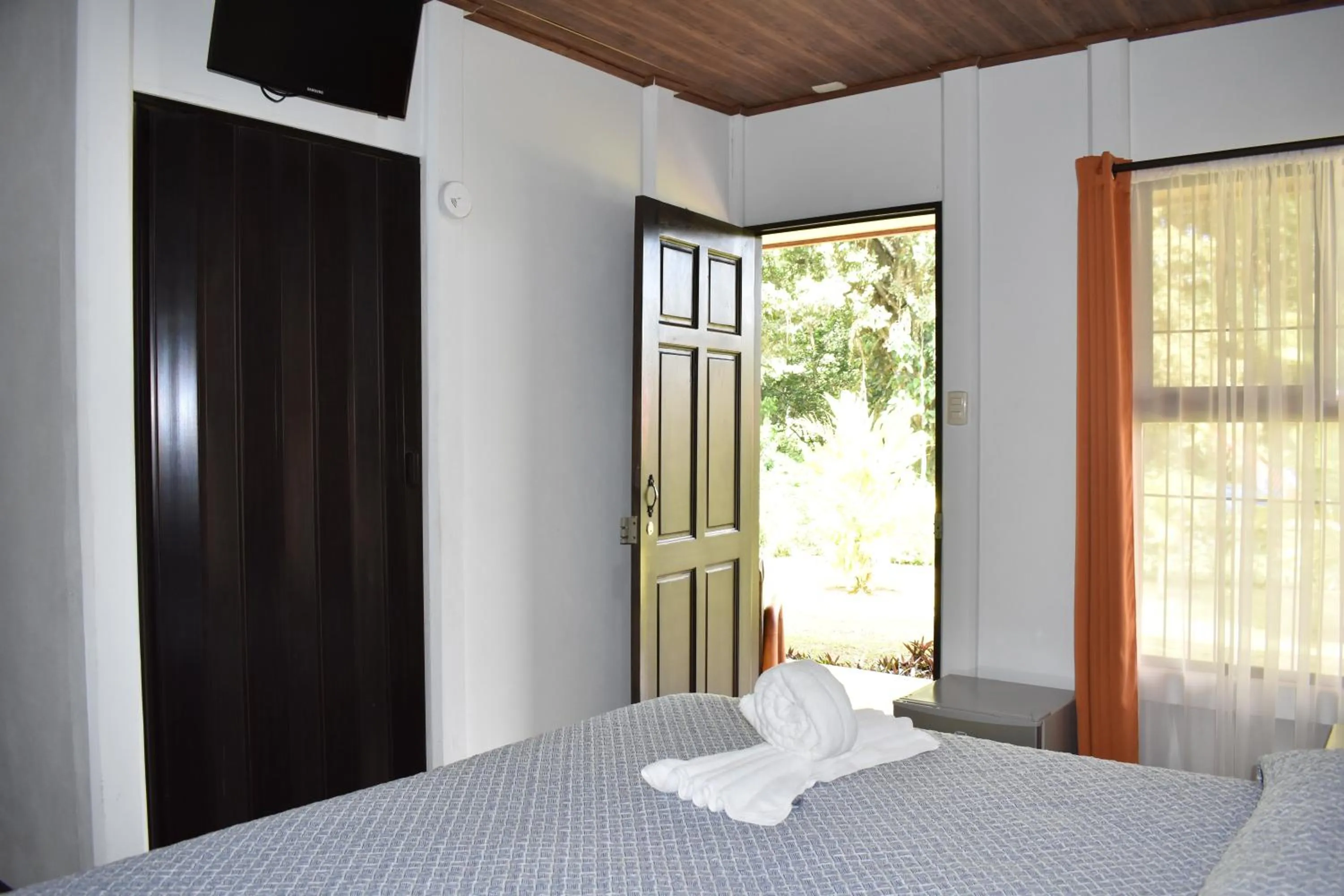 Bed in Hotel Arenal Country Inn