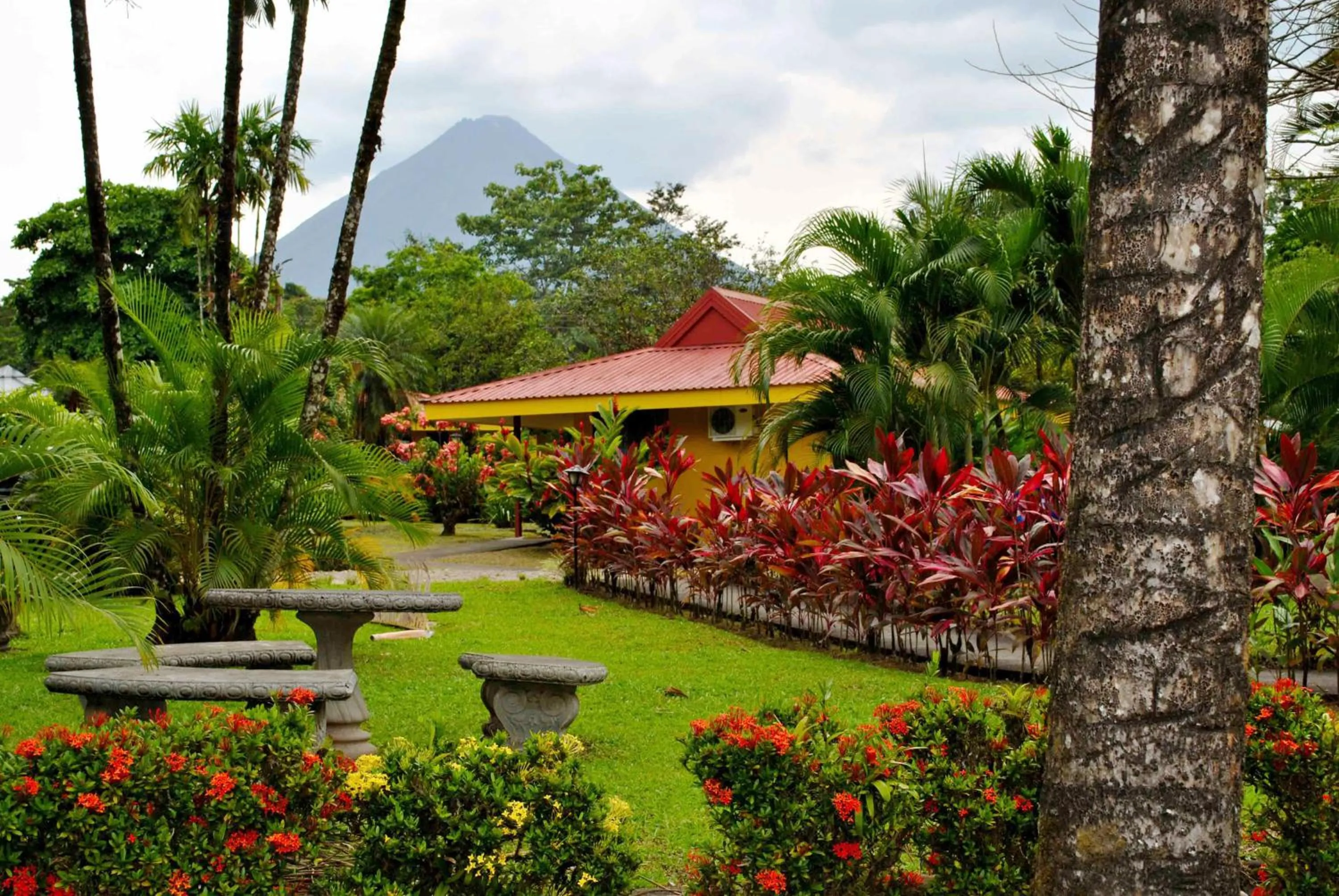 Garden in Hotel Arenal Country Inn