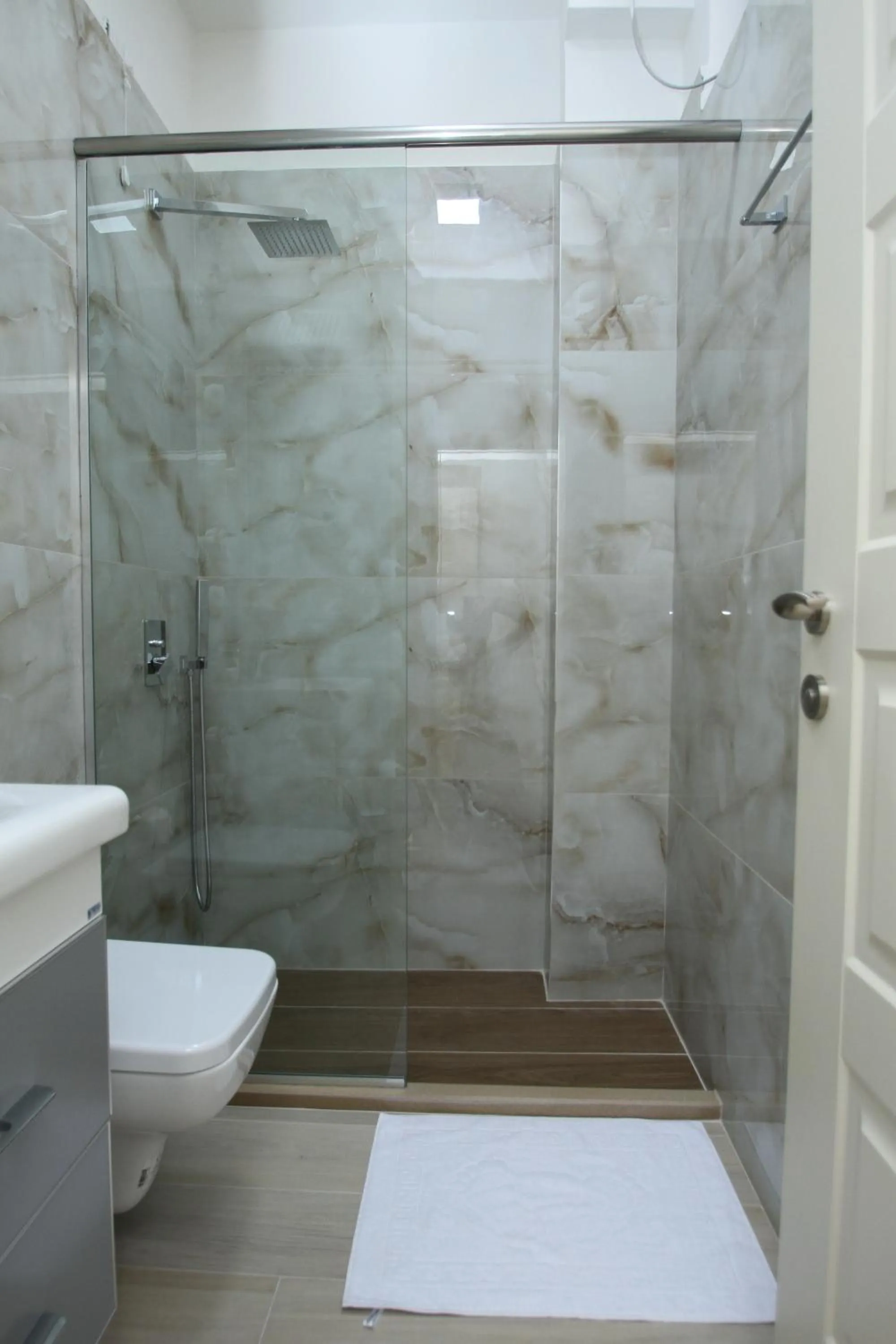 Toilet in Hotel Roalb