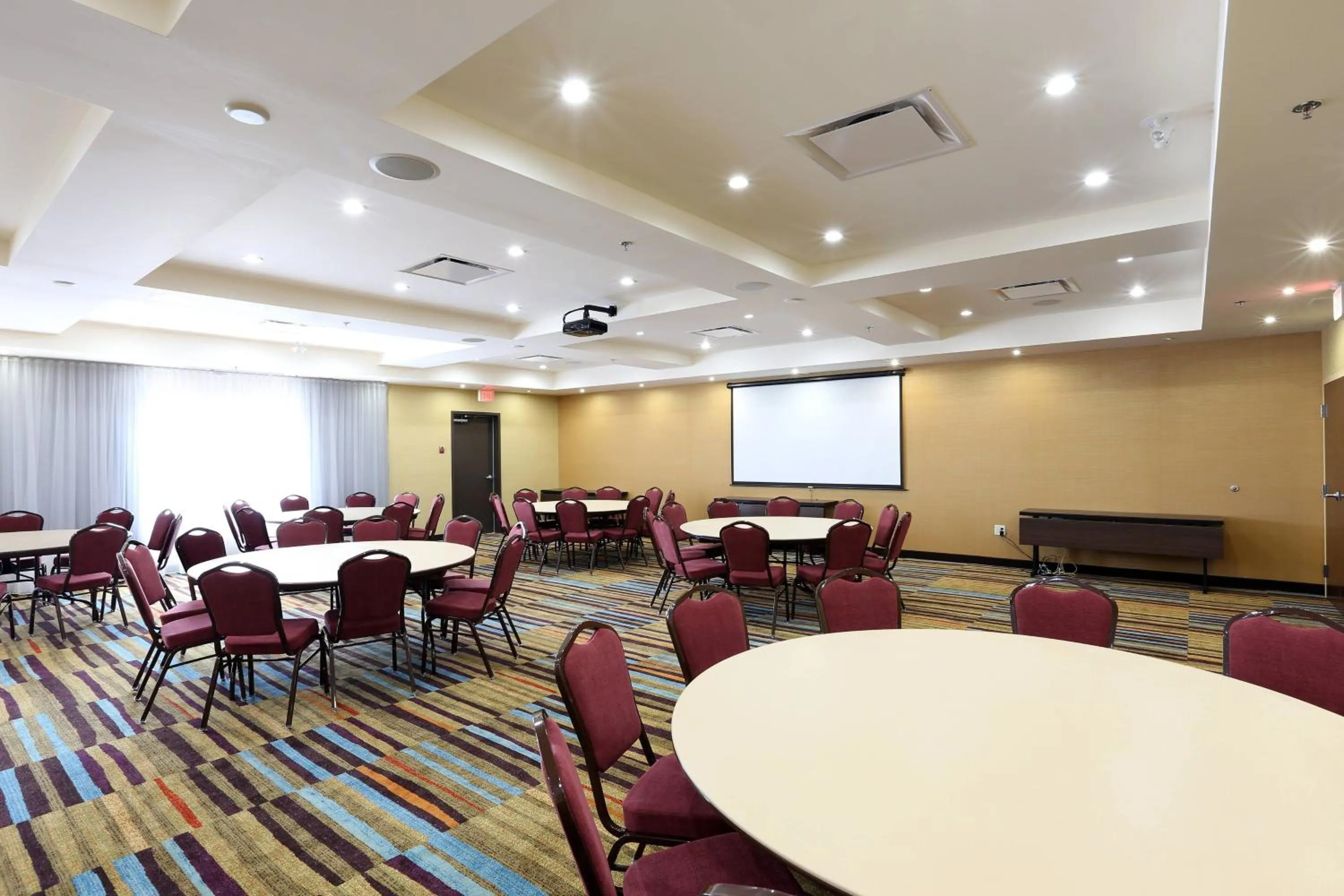 Lobby or reception in Fairfield Inn & Suites by Marriott Vernon