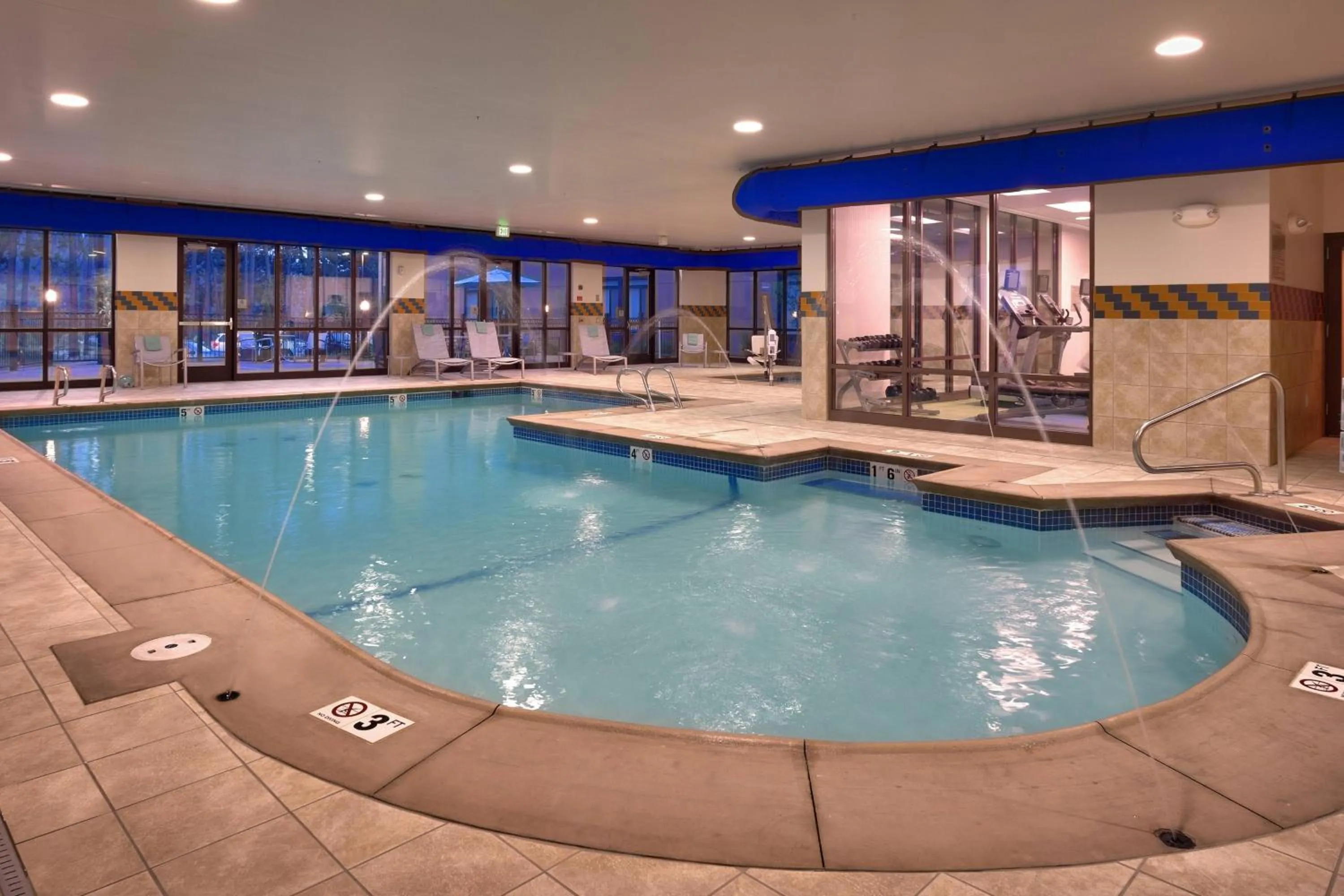 Swimming pool in SpringHill Suites Coeur d'Alene