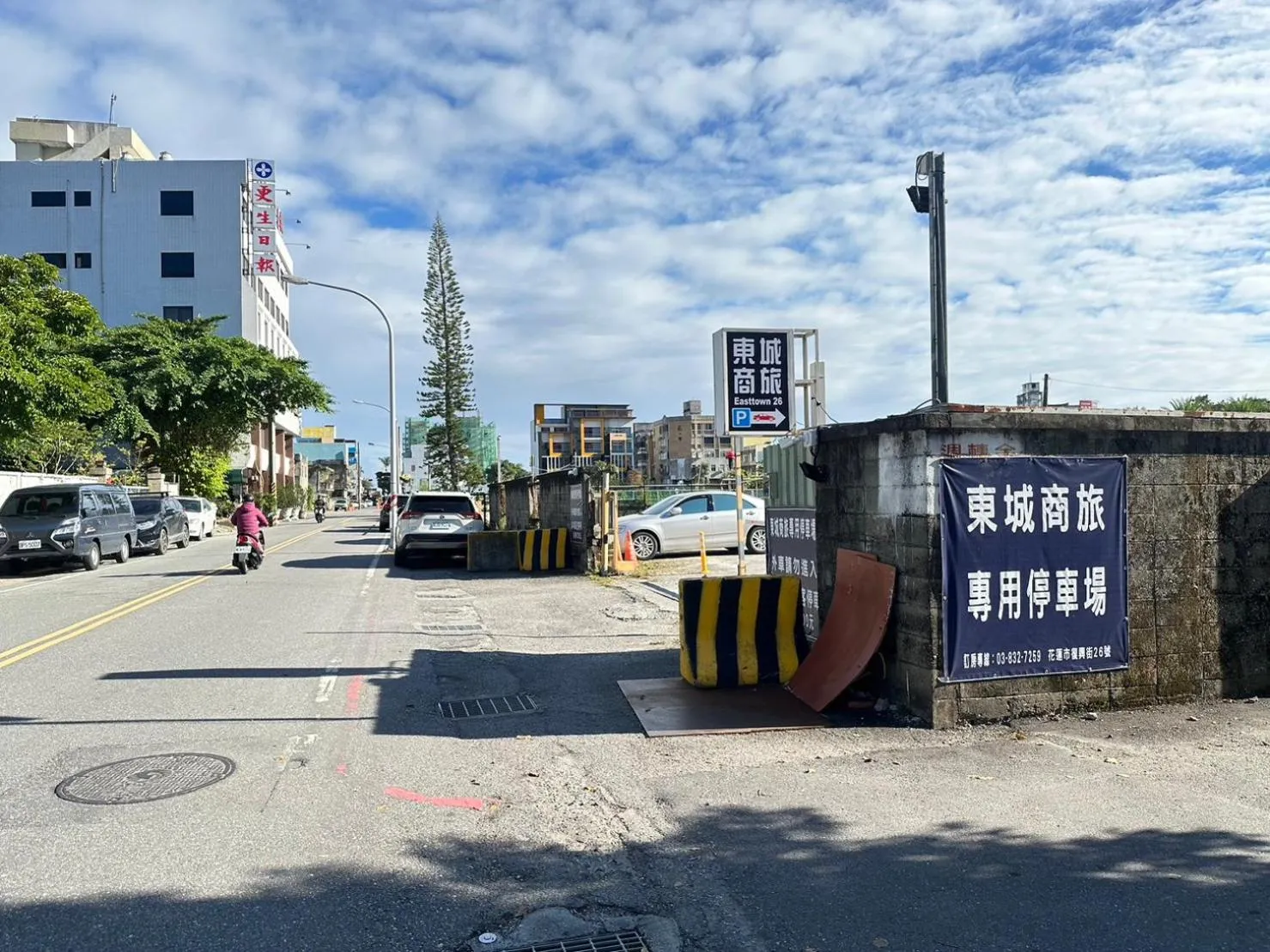 Parking in East Town 26 Hotel