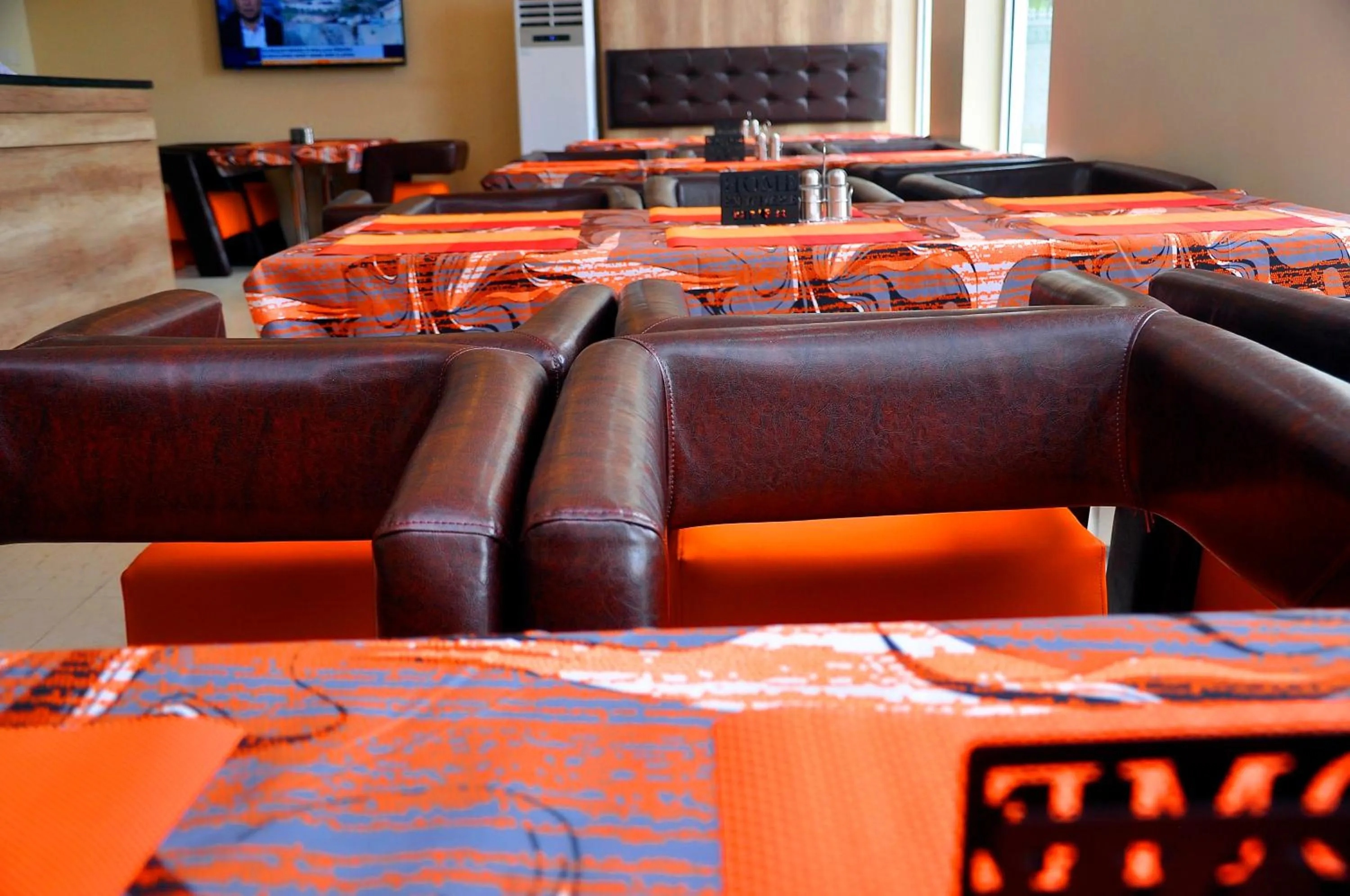 Restaurant/places to eat in Lit Suites