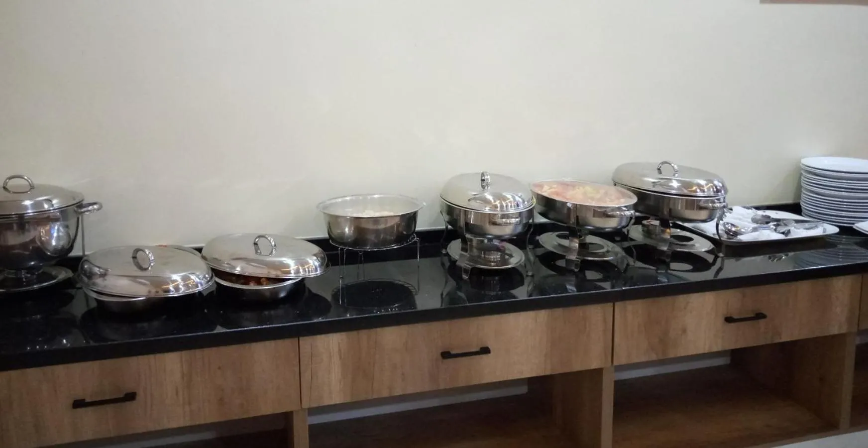 Breakfast in Lit Suites