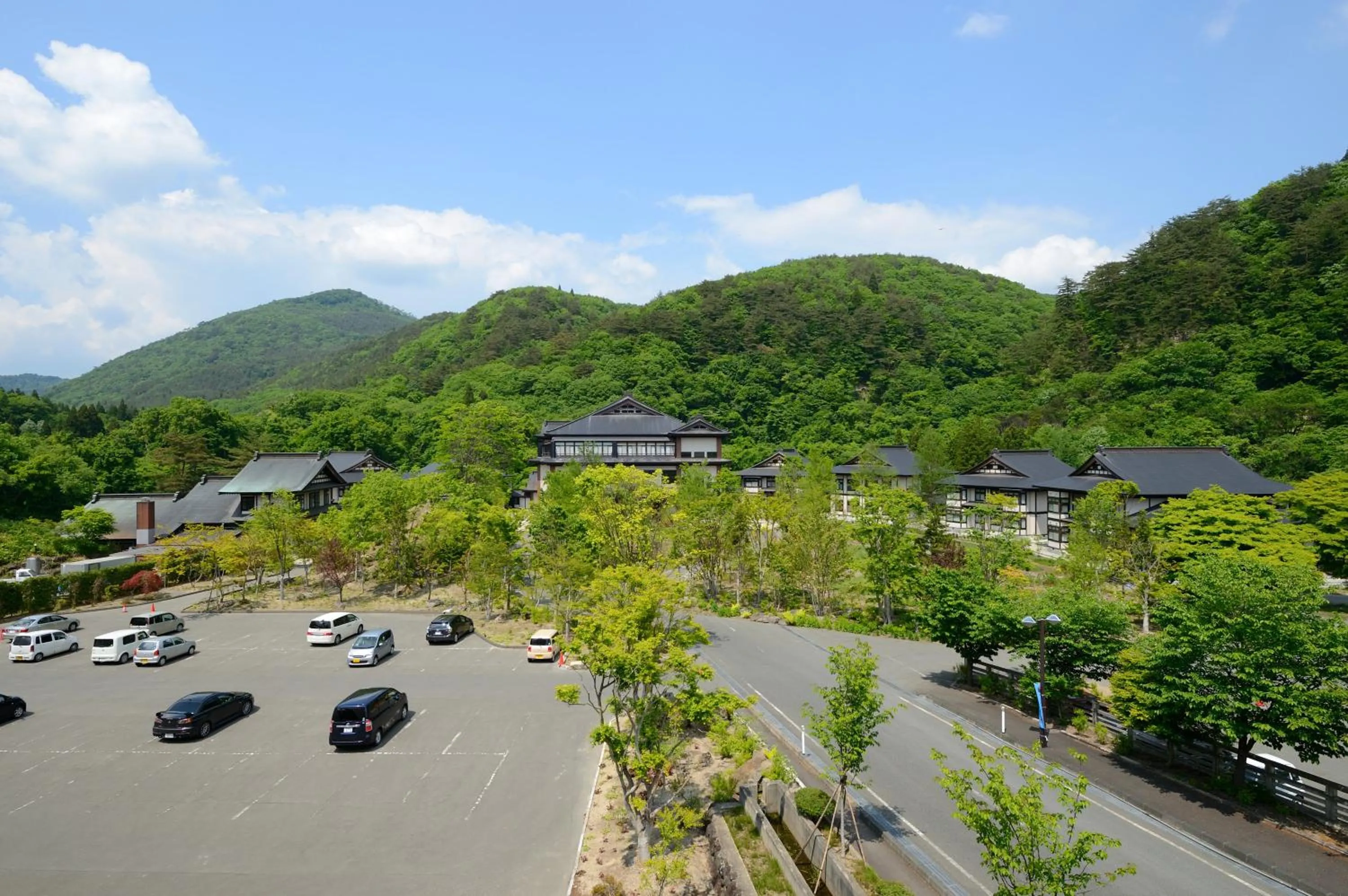 Property building in Yukaen