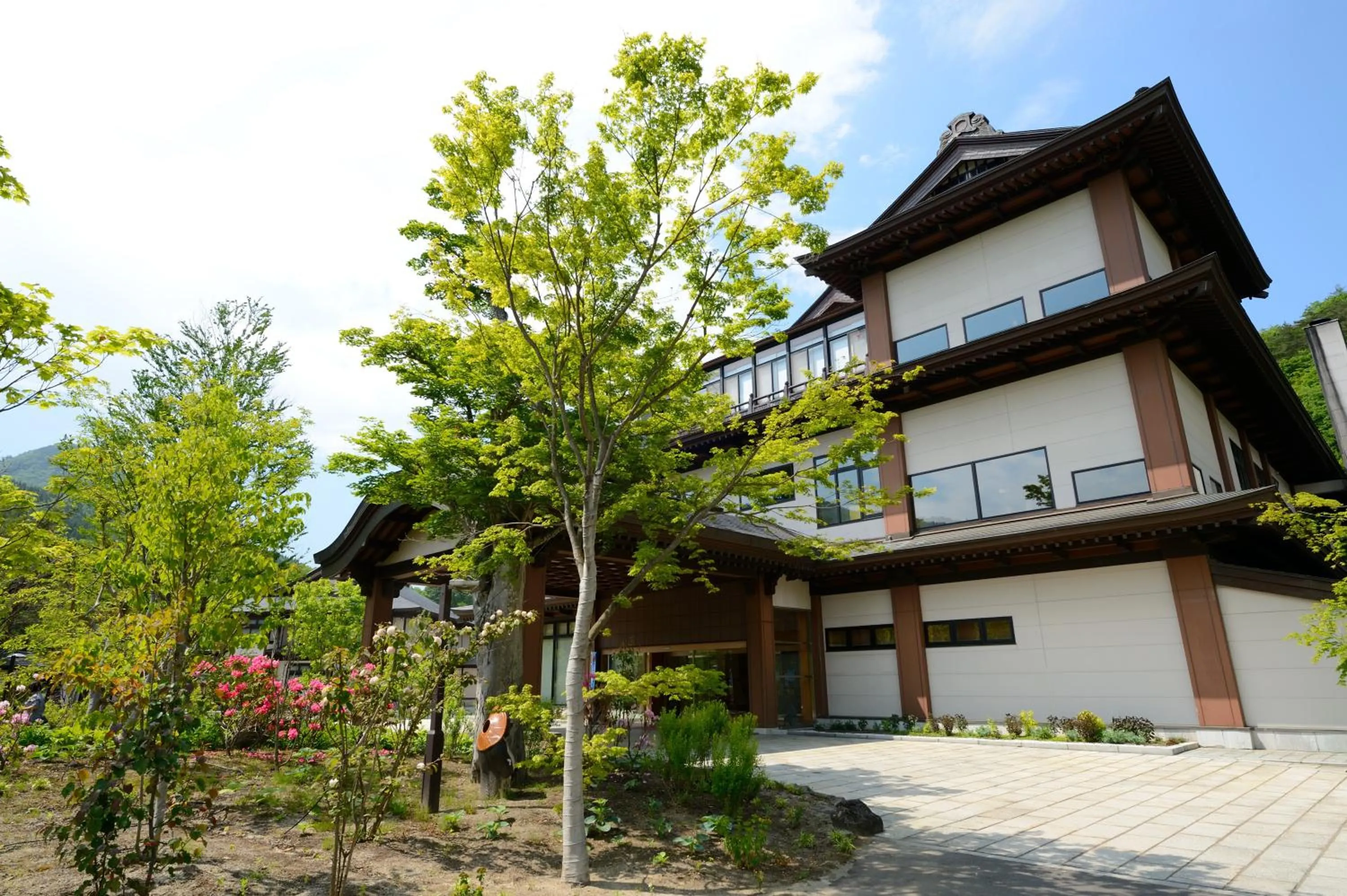 Property building in Yukaen