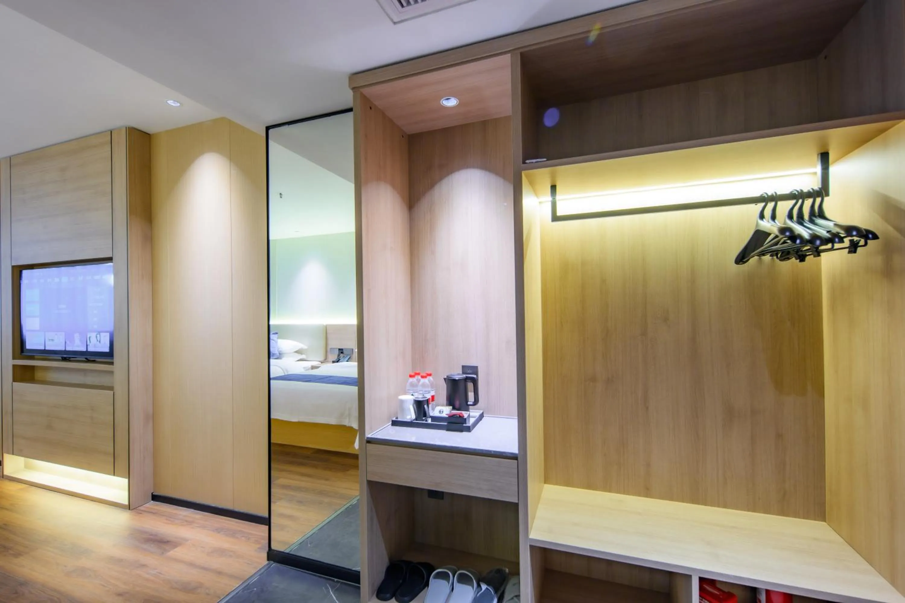 wardrobe in Shanshui S Hotel