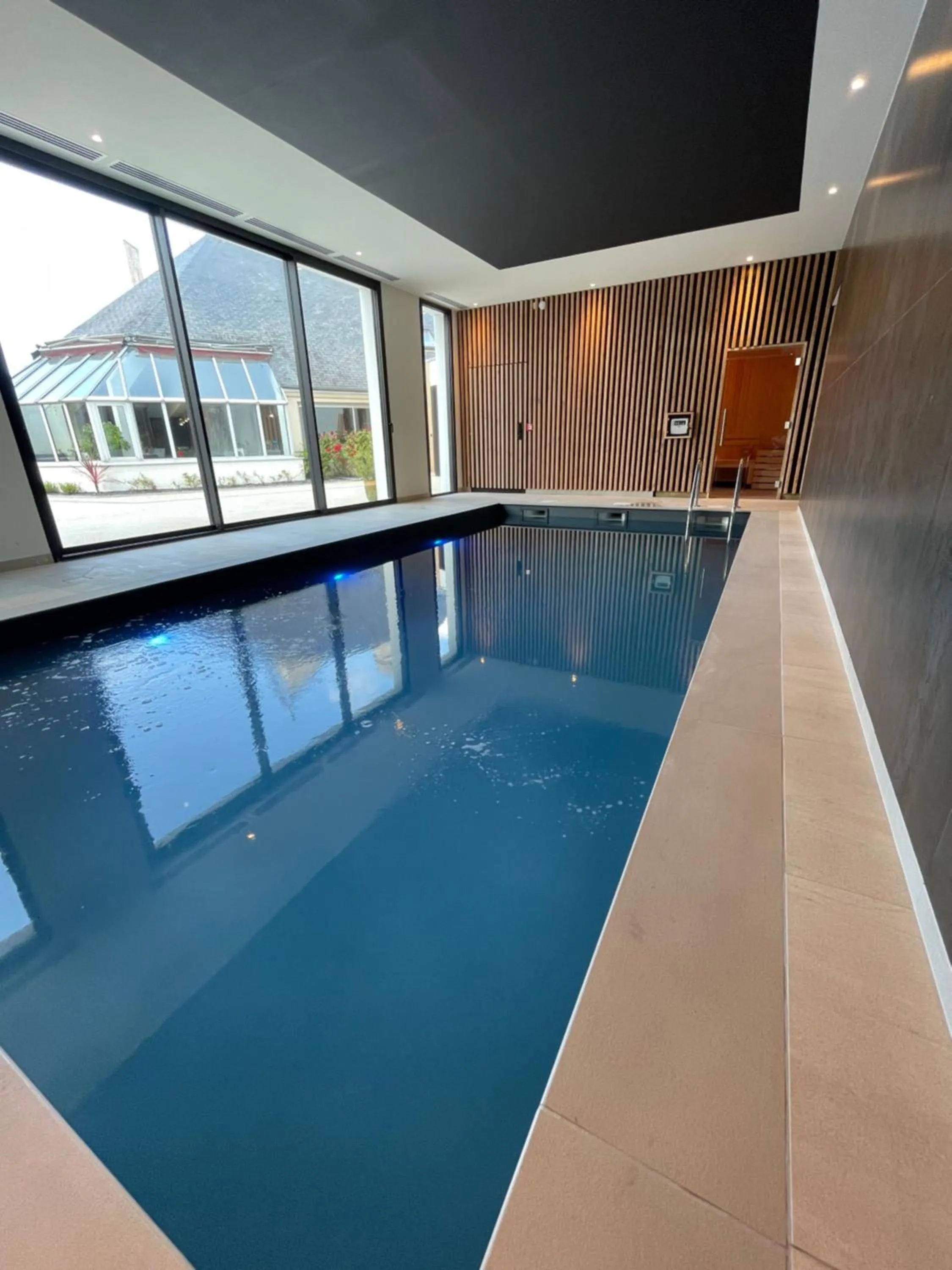 Swimming pool in Best Western Armor Park Dinan et Spa