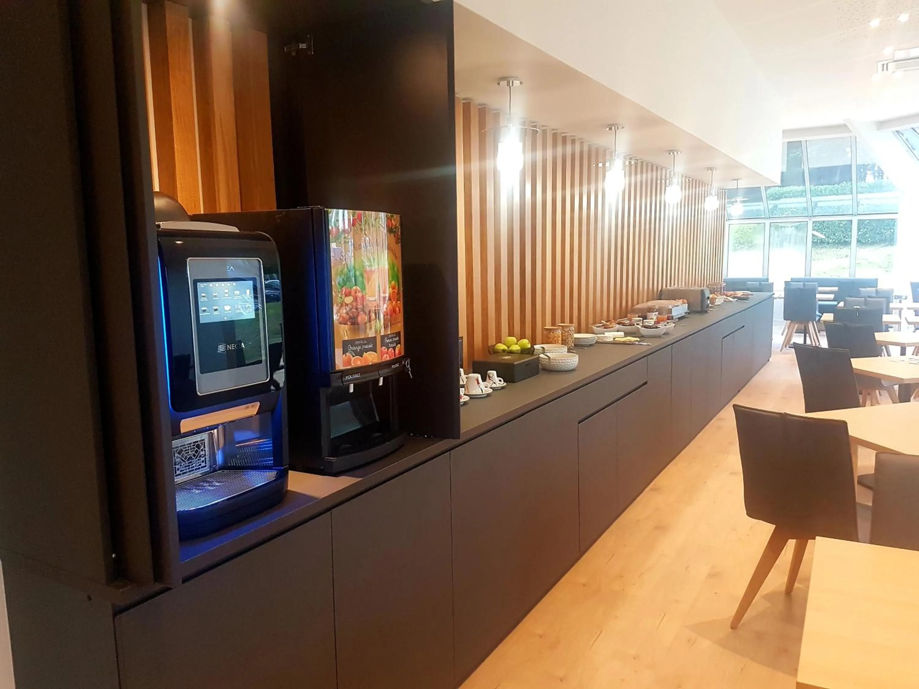 Restaurant/places to eat in Best Western Armor Park Dinan et Spa