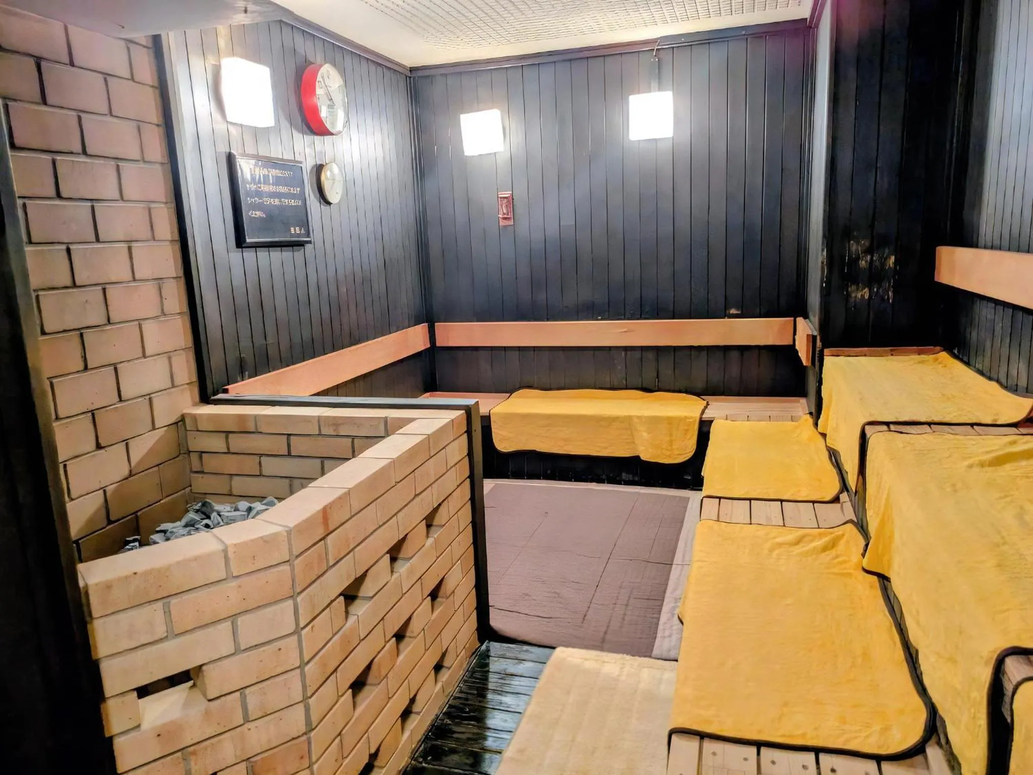 Swimming pool in The Crown Palais New Hankyu Kochi