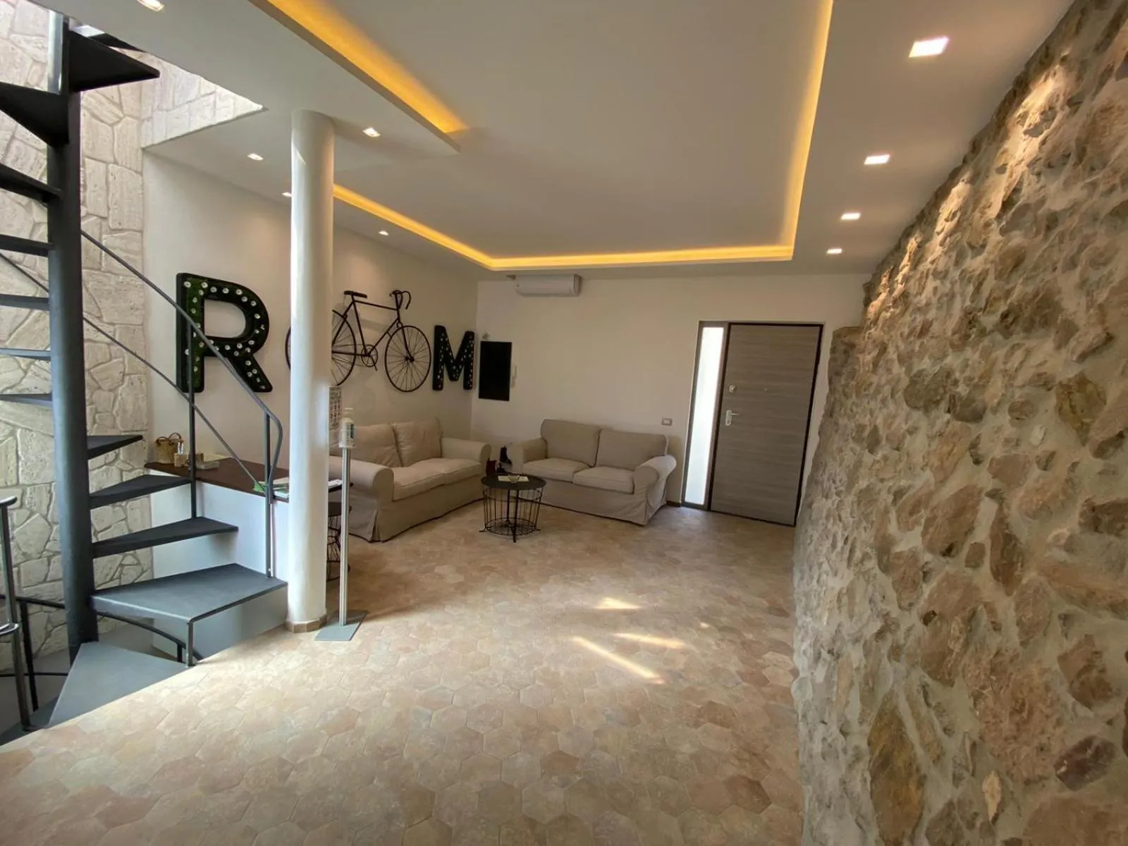 Communal lounge/ TV room in L'Orologio Bed & Breakfast