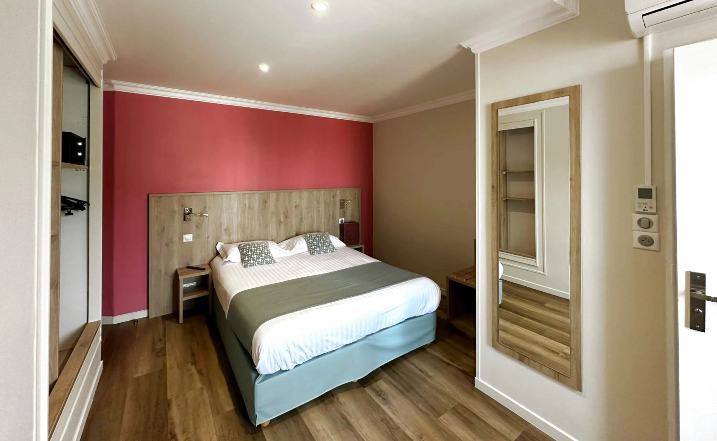 Bed in Logis - Hôtel Arc en Ciel et SPA Les Sables d'Olonne