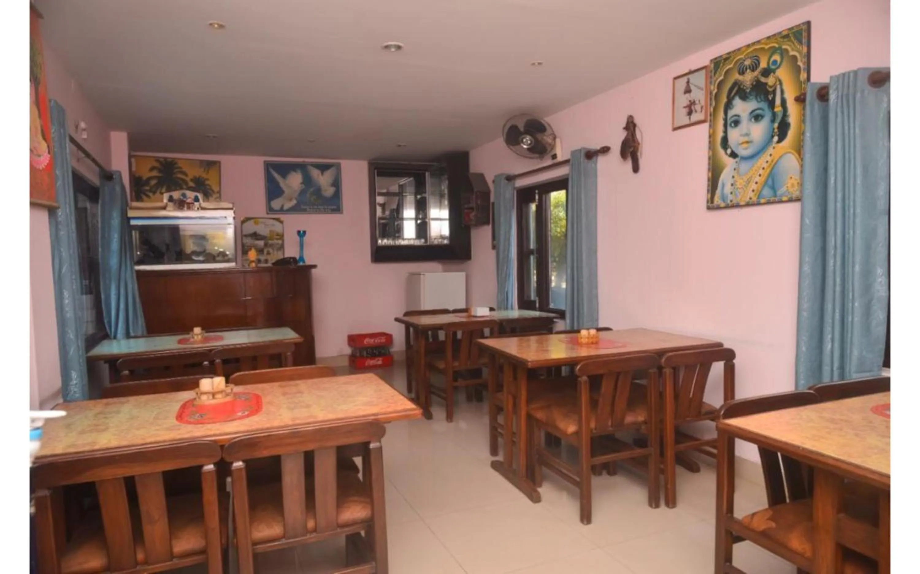 Restaurant/places to eat in Hotel Travel Inn