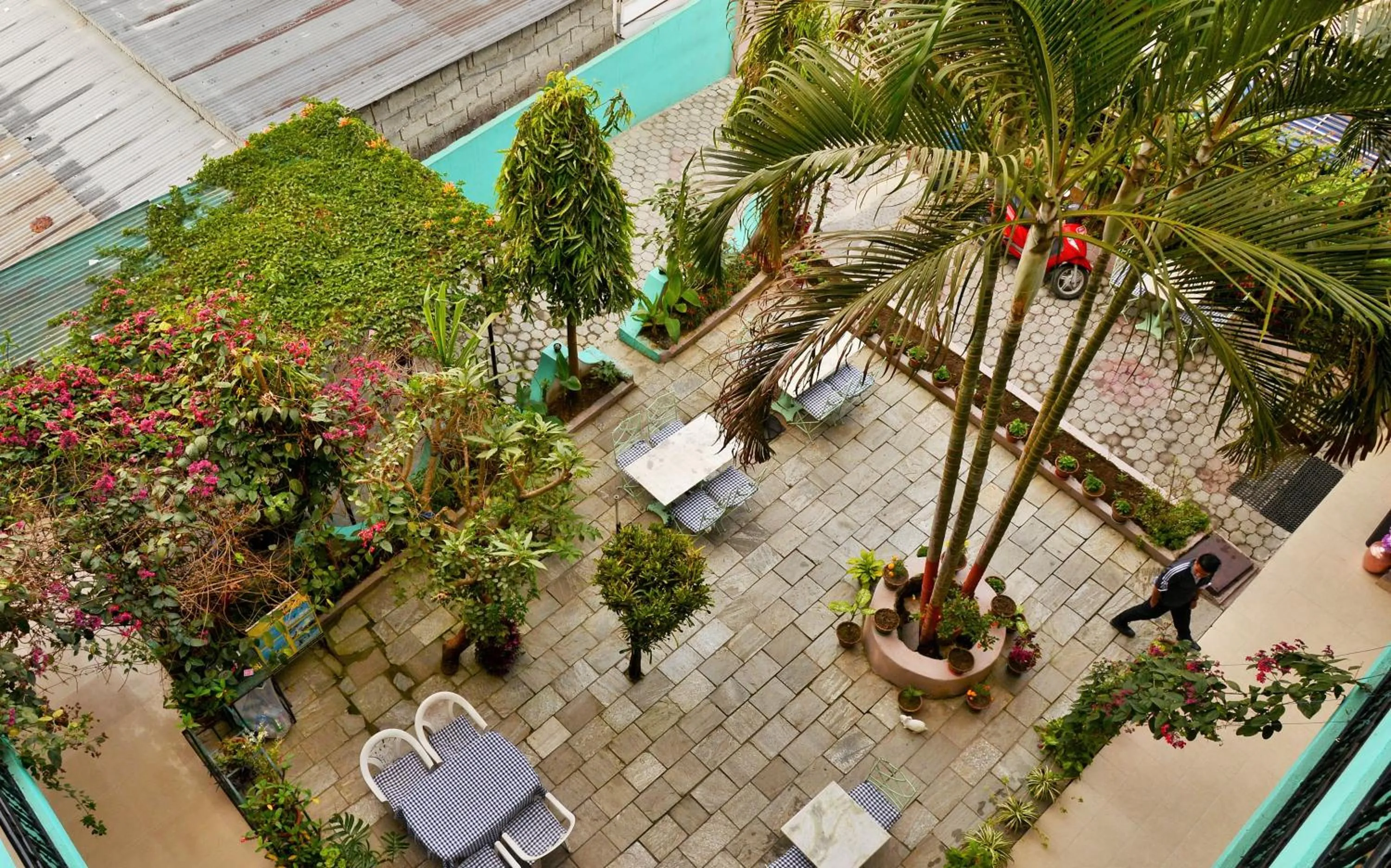 Restaurant/places to eat in Hotel Travel Inn