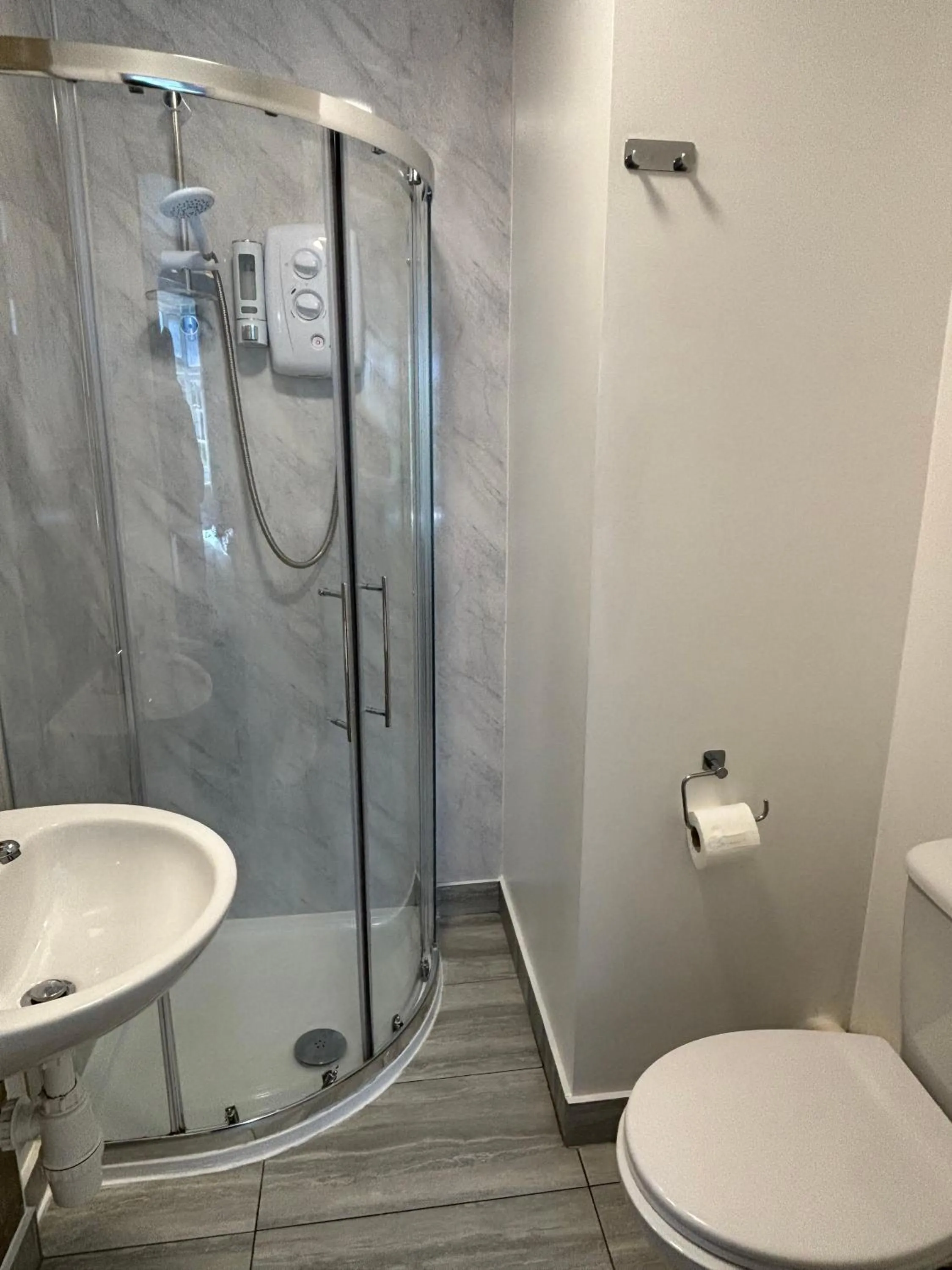 Shower in The Watling Inn