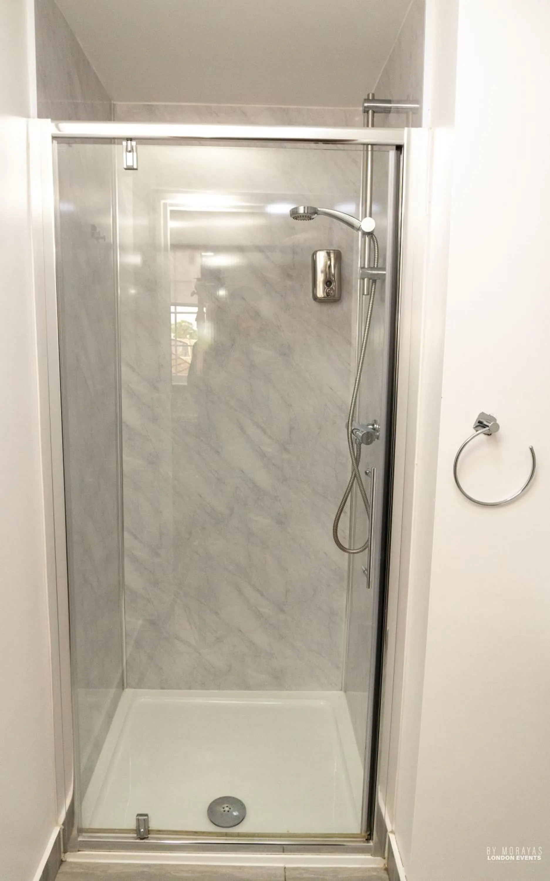 Shower in The Watling Inn