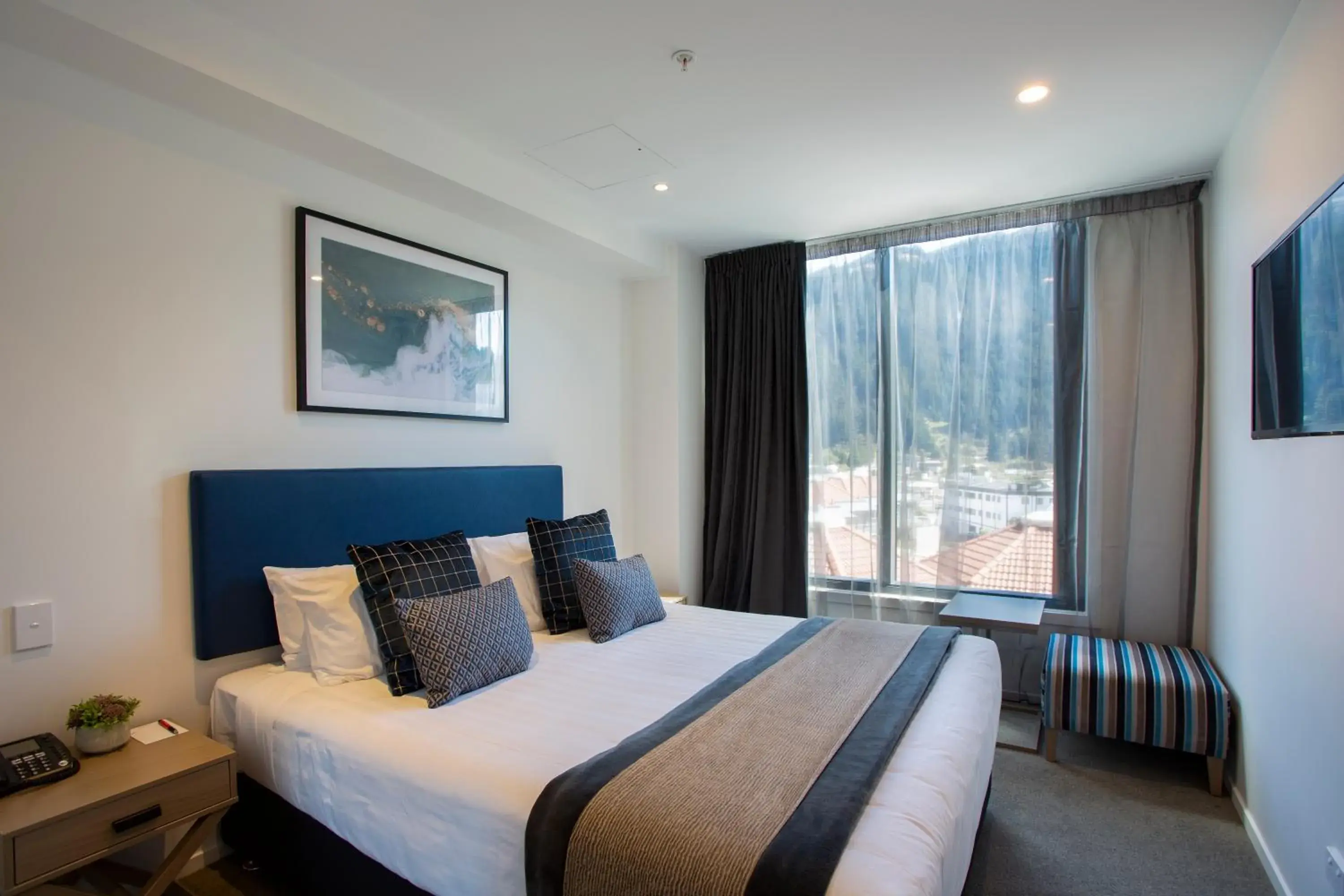 Hotel Room in Ramada by Wyndham Queenstown Central Hotel Room in Ramada by Wyndham Queenstown Central