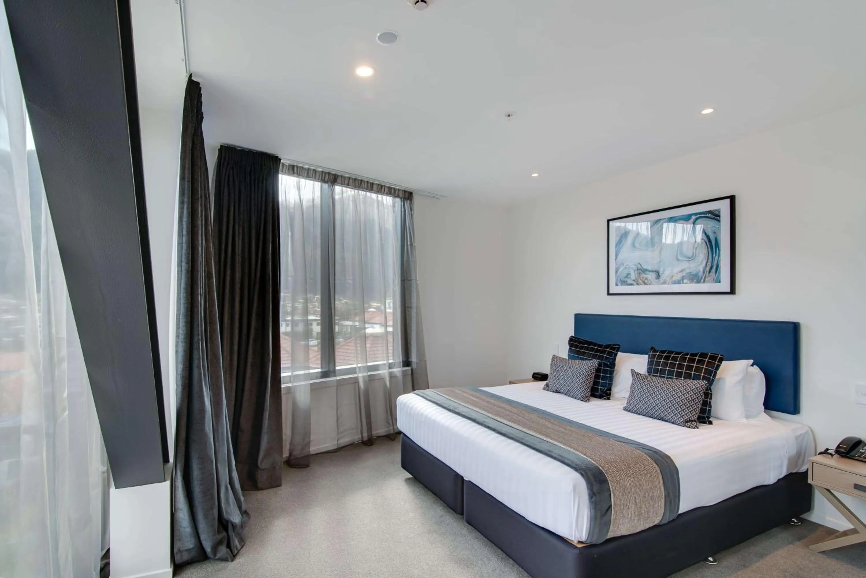 Photo of the whole room, Bed in Ramada by Wyndham Queenstown Central