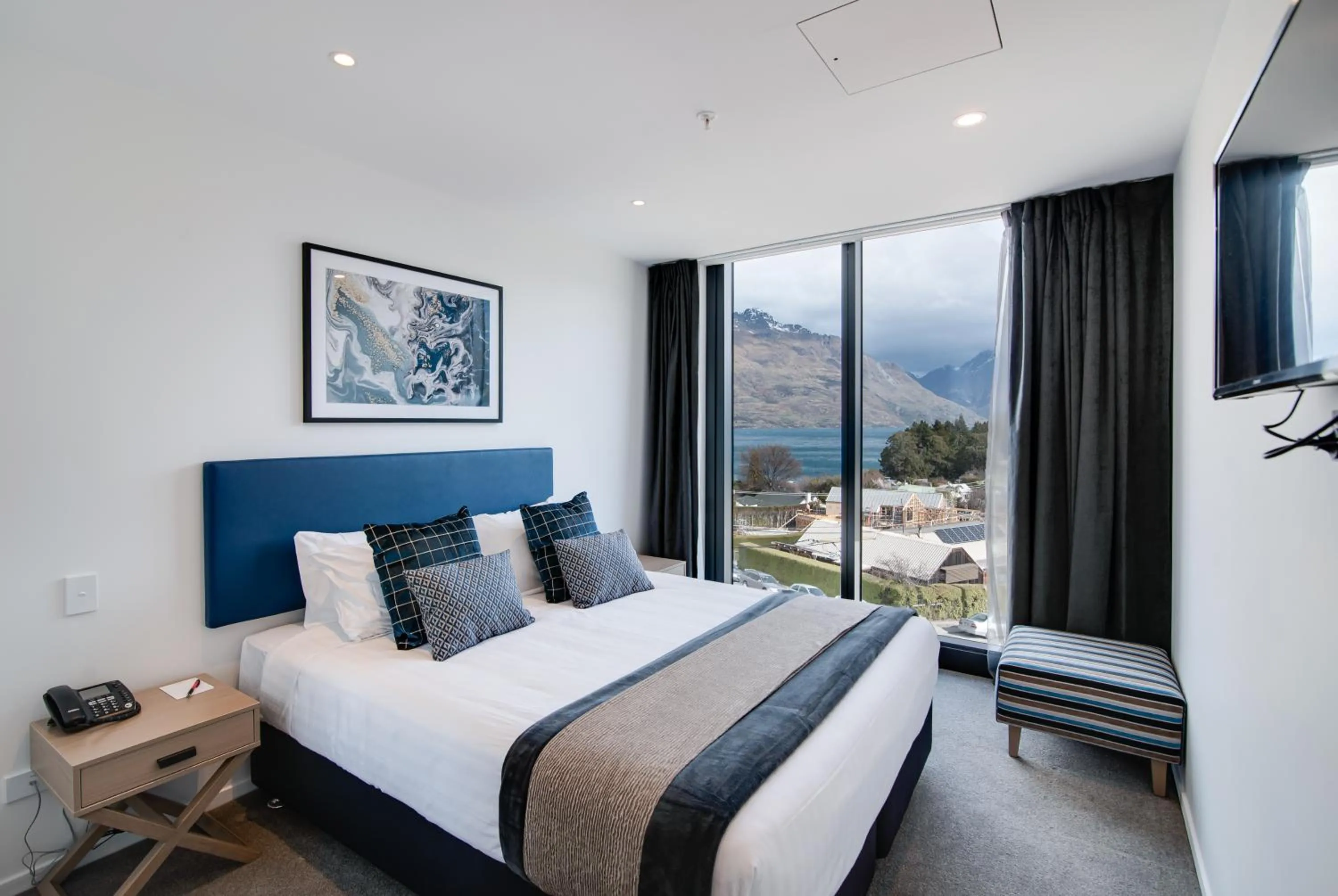 Bed in Ramada by Wyndham Queenstown Central
