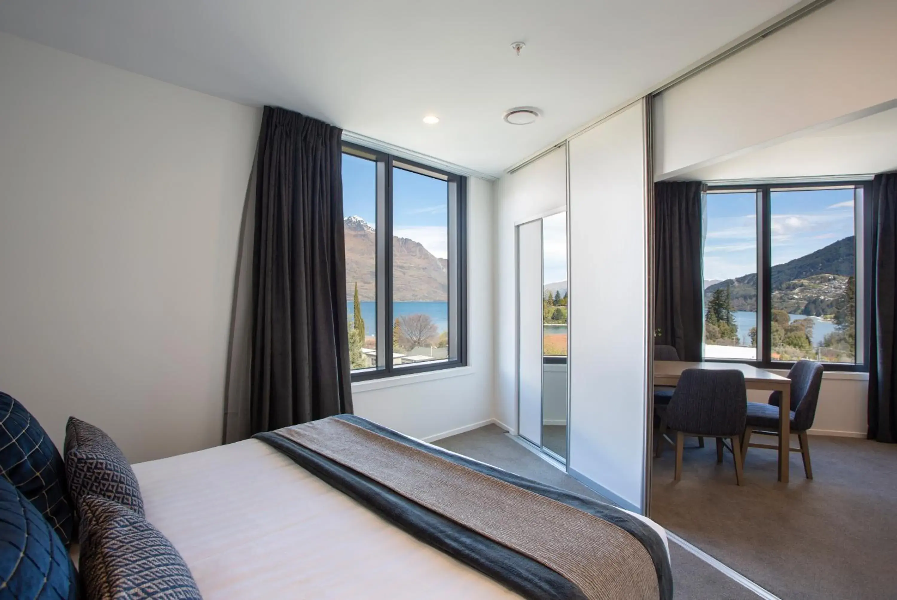 One-Bedroom Apartment Lake View in Ramada by Wyndham Queenstown Central One-Bedroom Apartment Lake View in Ramada by Wyndham Queenstown Central